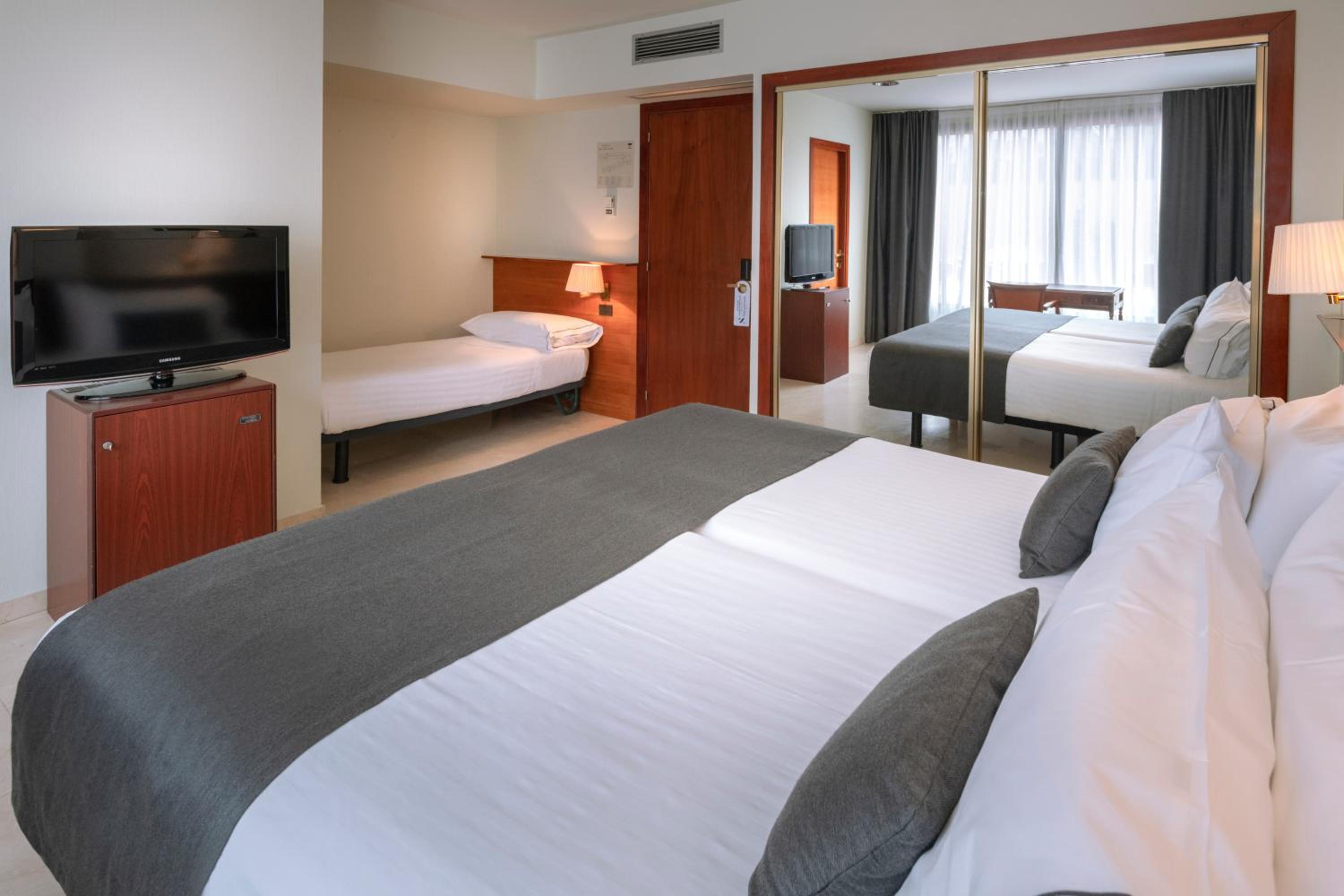 Triple Room (3 Adults) - Photo 1