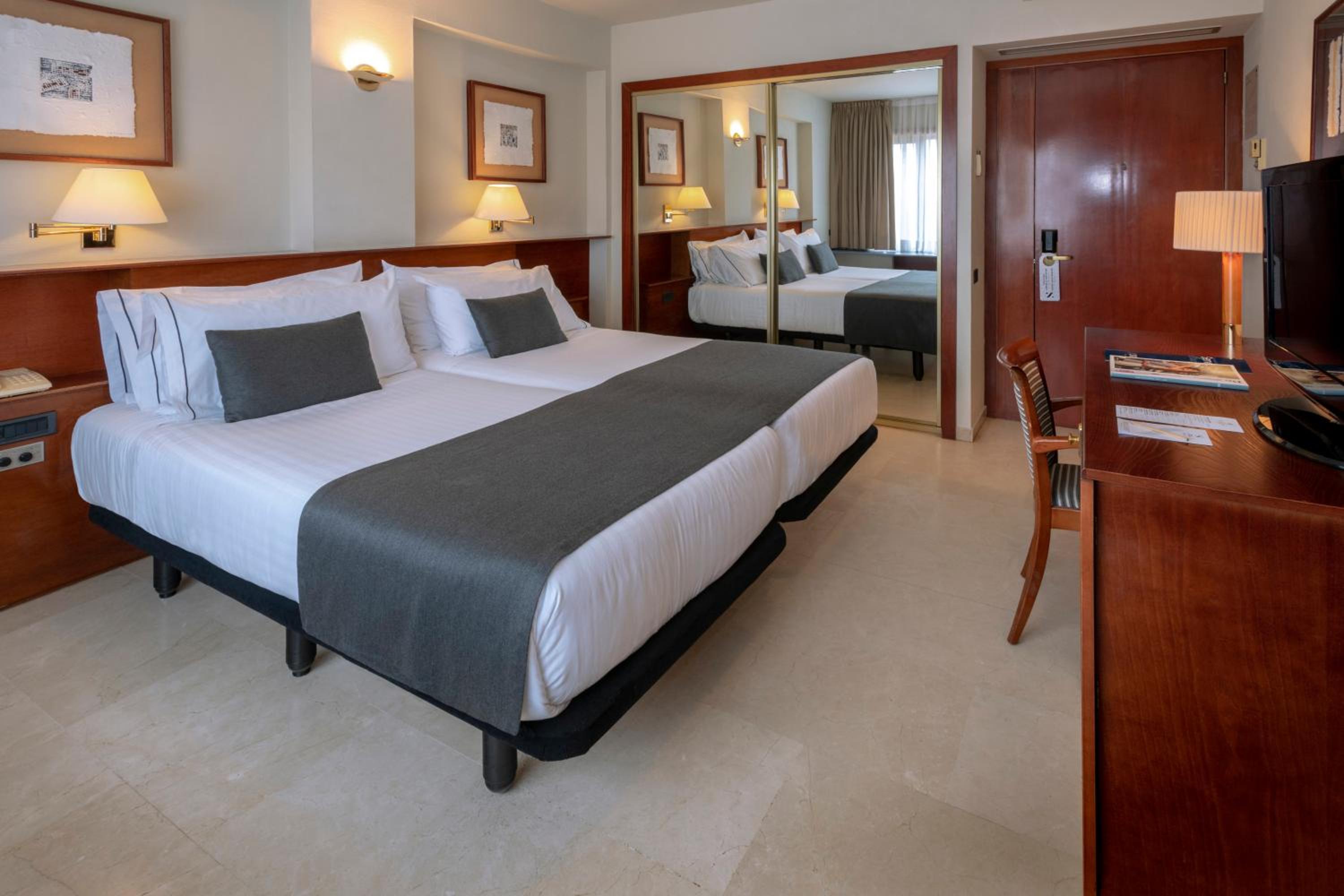 Double or Twin Room - Photo 3