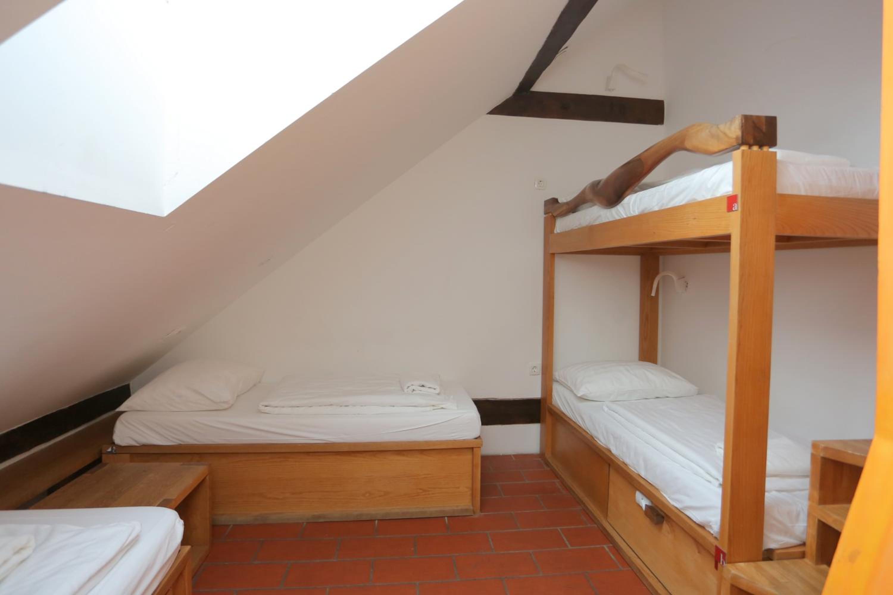 Single Bed in 4-Bed Dormitory Room photo 2