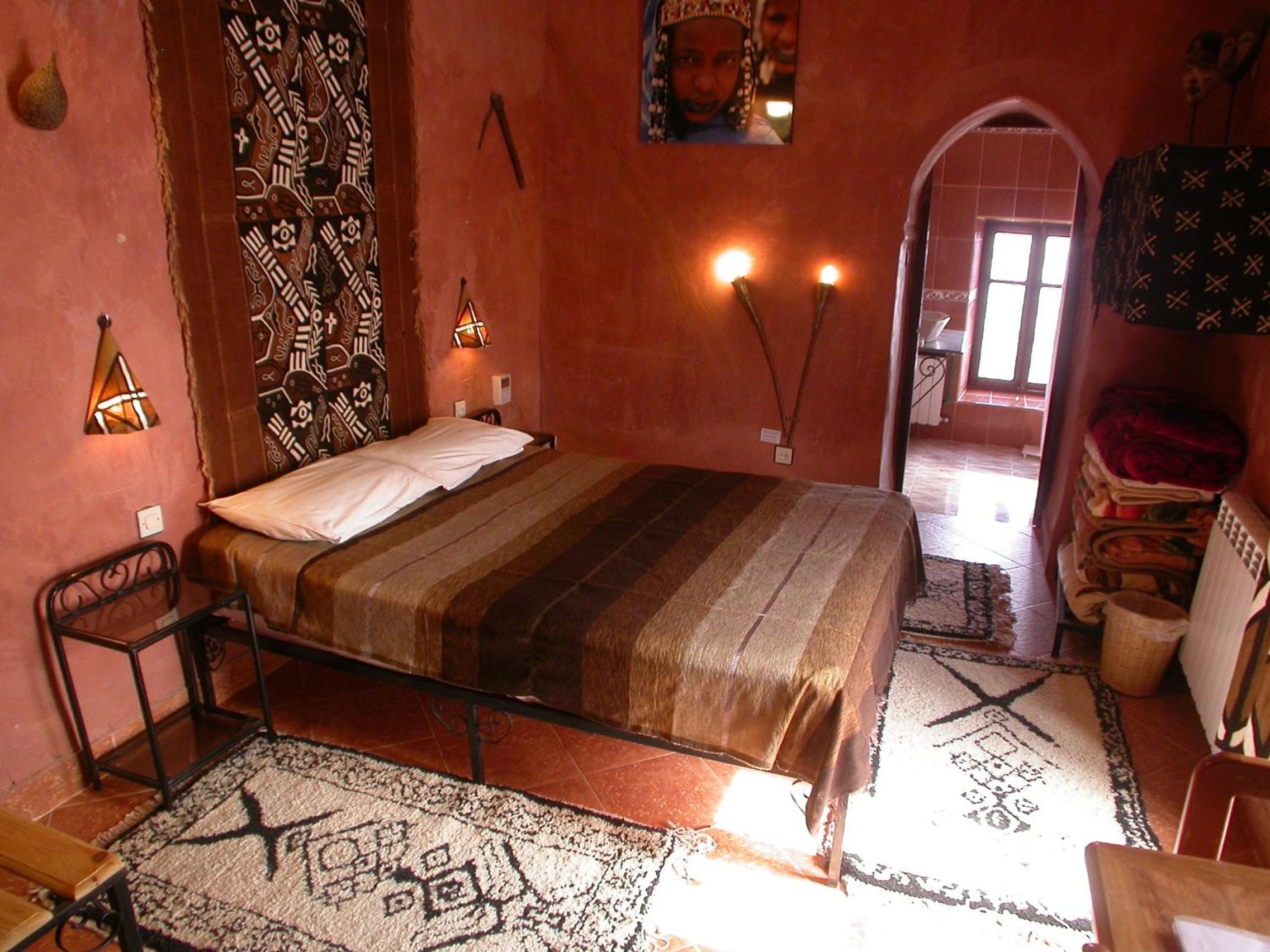Standard Double Room - Photo 12