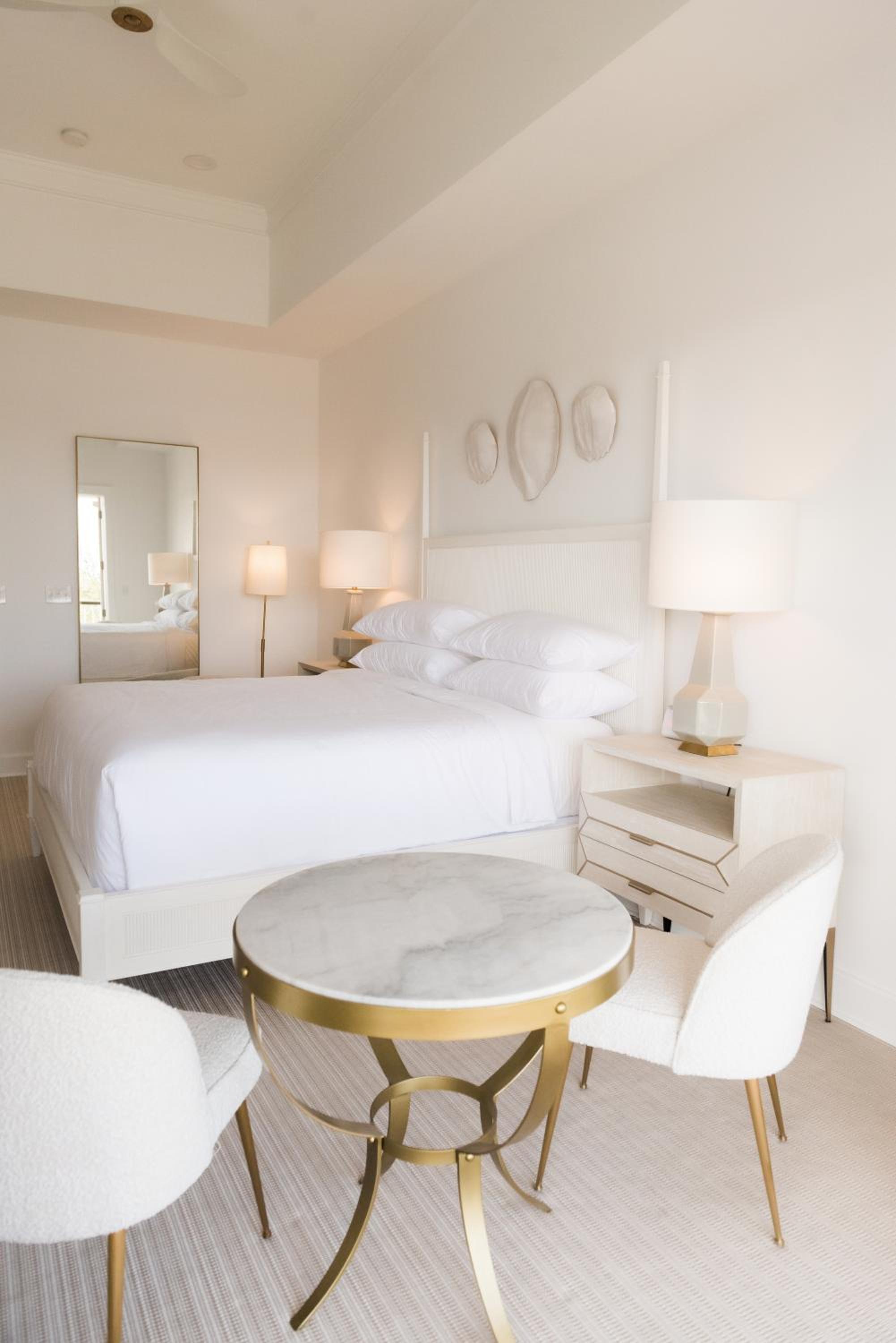 King Suite with Balcony - Photo 8