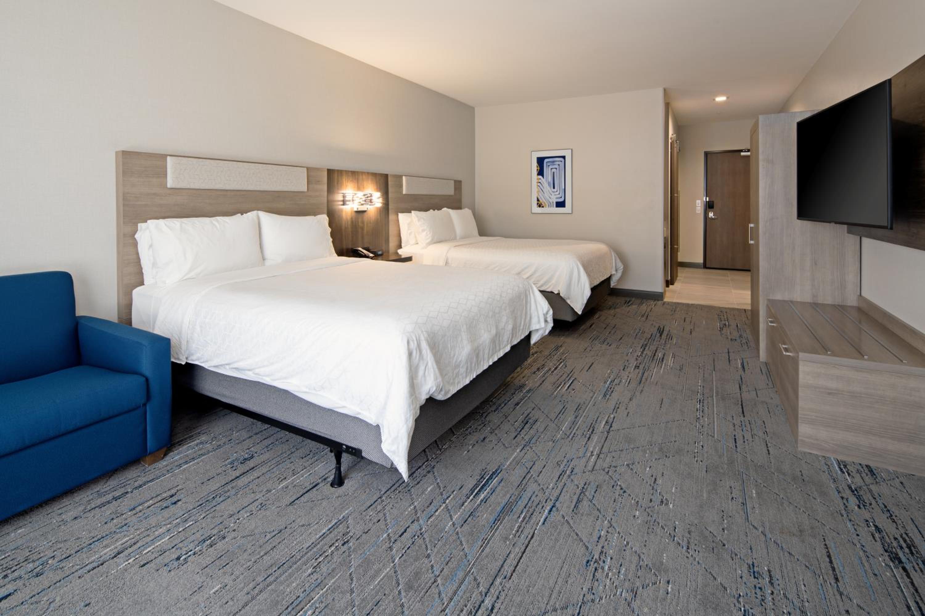 Suite with Two Queen Beds - Photo 3