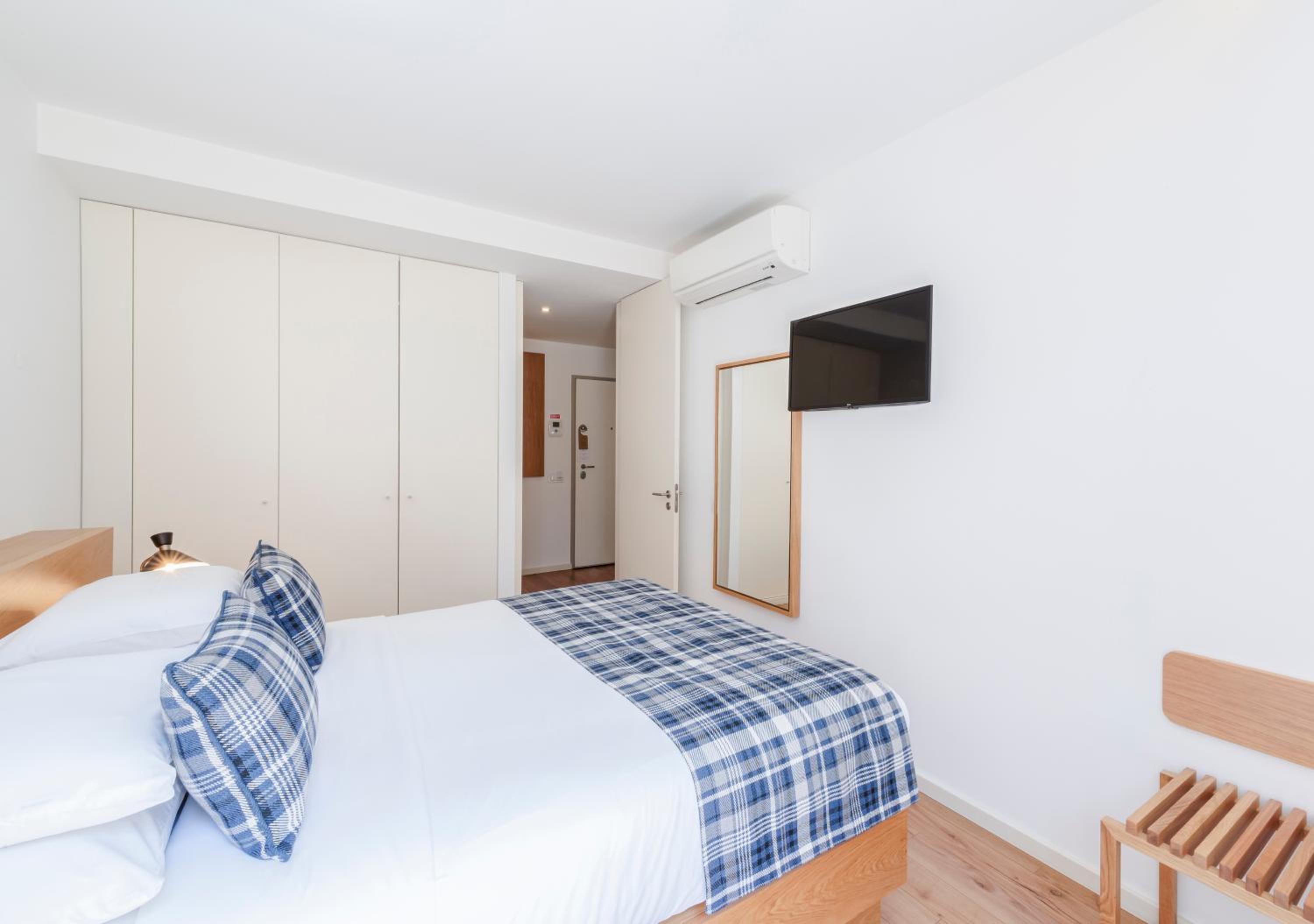 Premium One-Bedroom Apartment - Photo 5