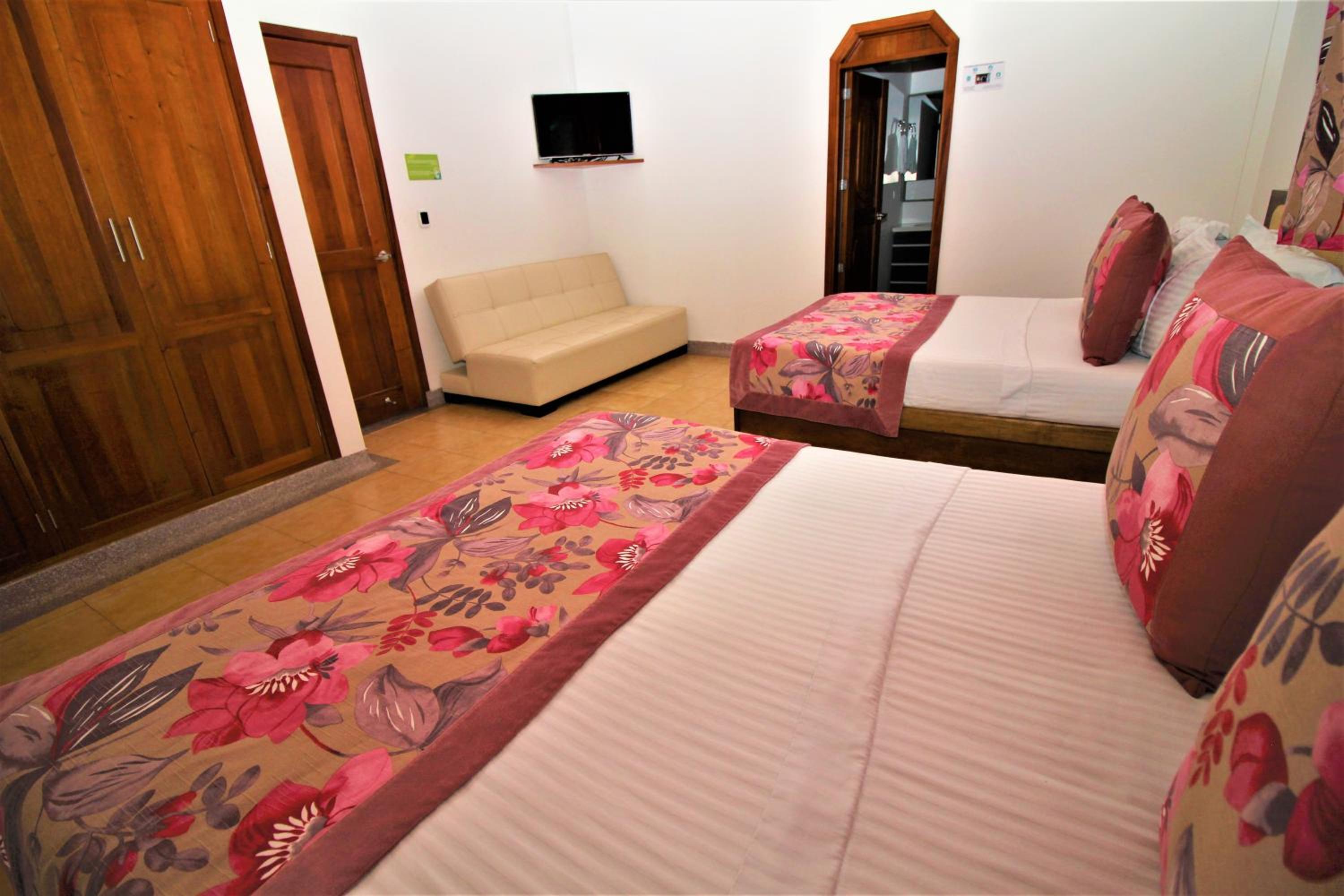 Double Room with Two Double Beds photo 1