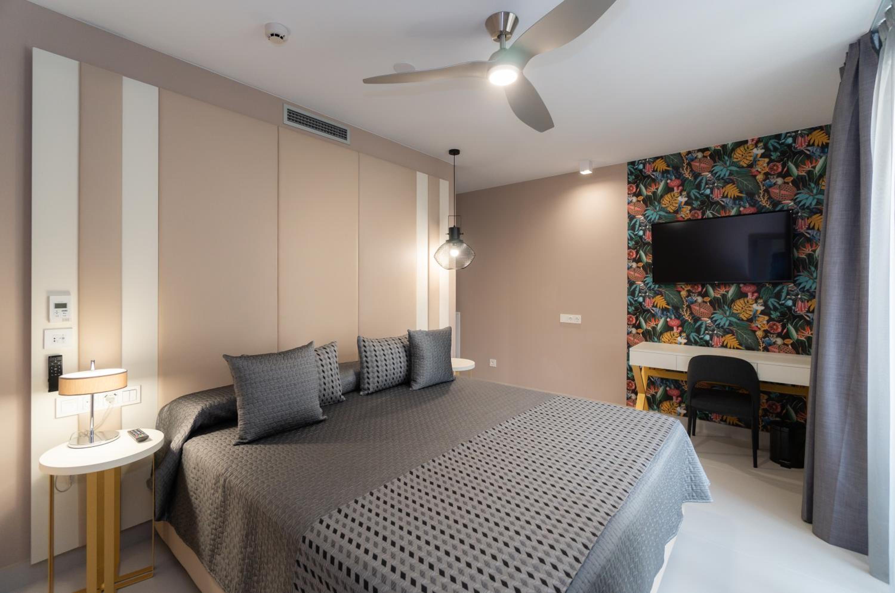 Deluxe Double Room - Photo 7