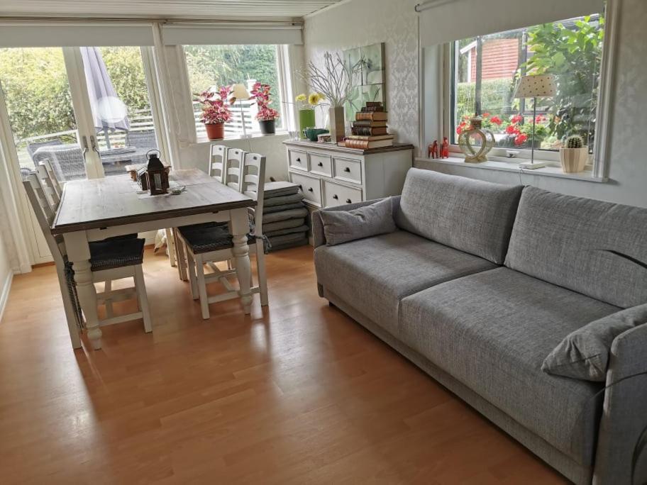 Two-Bedroom House - Photo 8