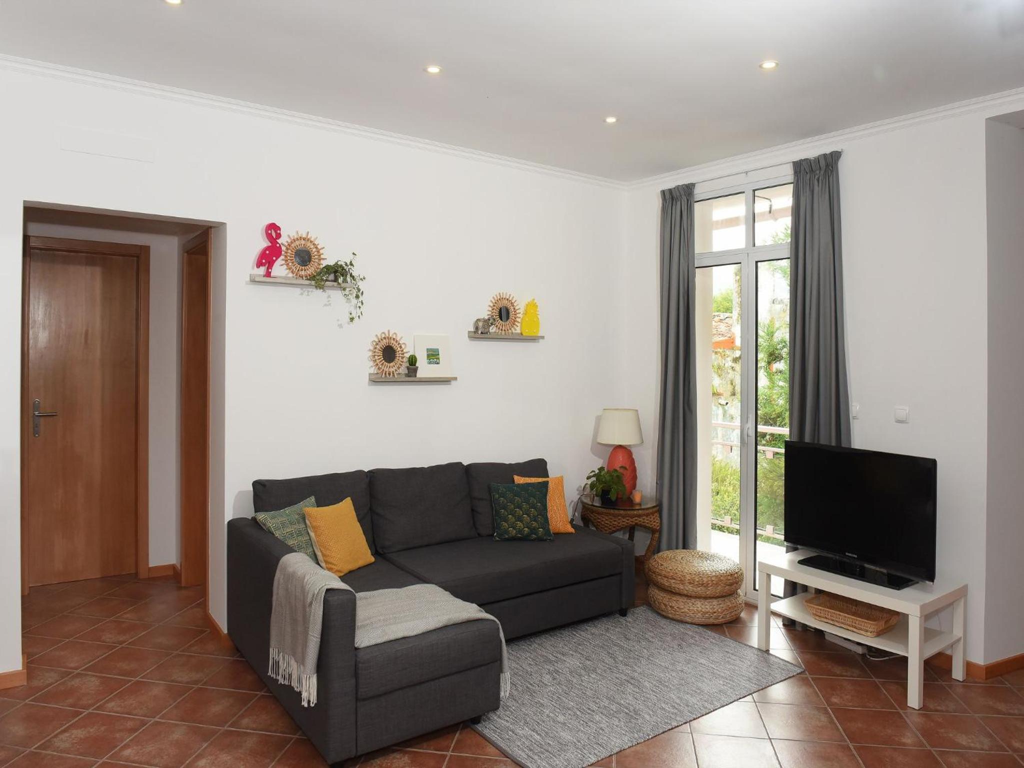 One-Bedroom Apartment - Photo 2
