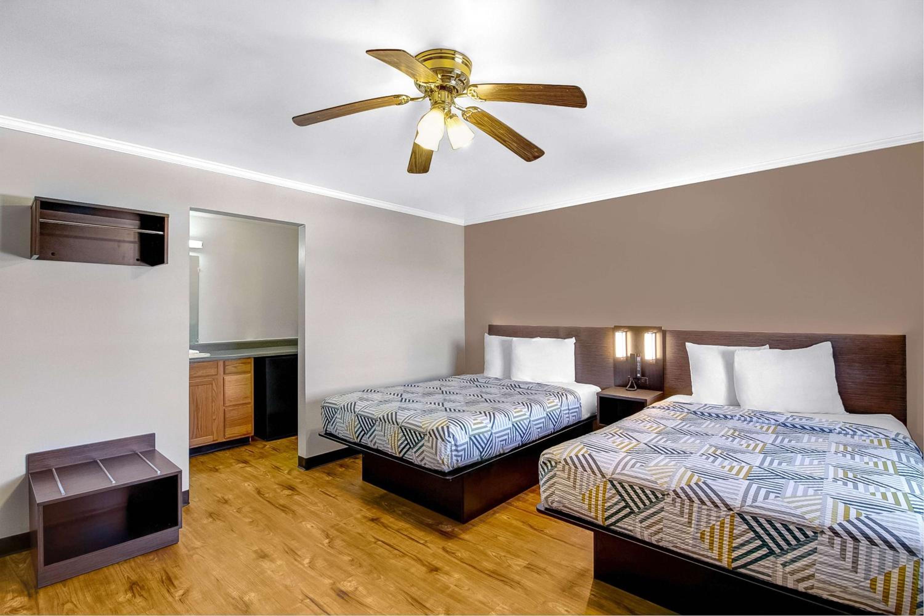 Deluxe Quadruple Room - Non-Smoking - Photo 1