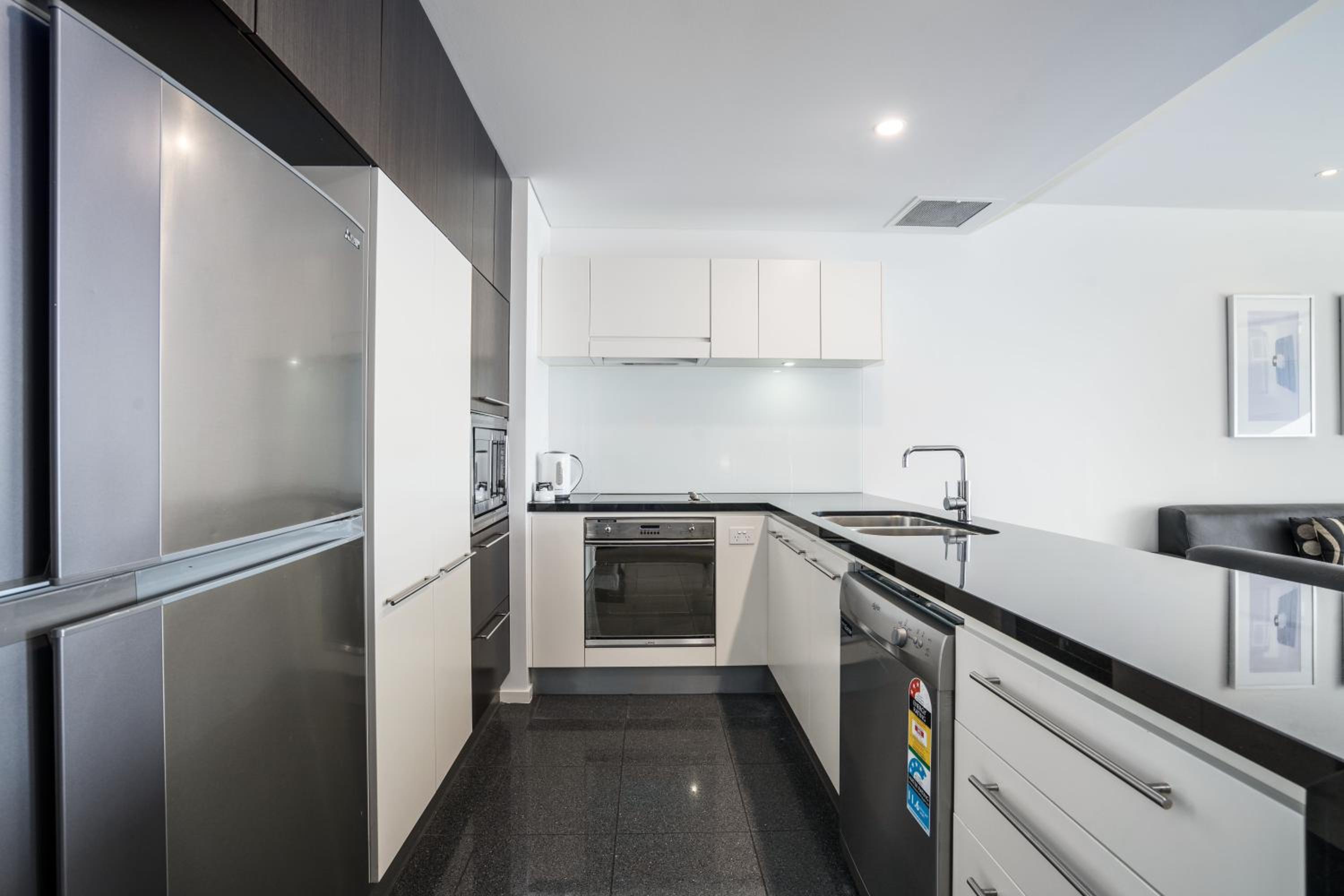 One-Bedroom Apartment - Photo 2