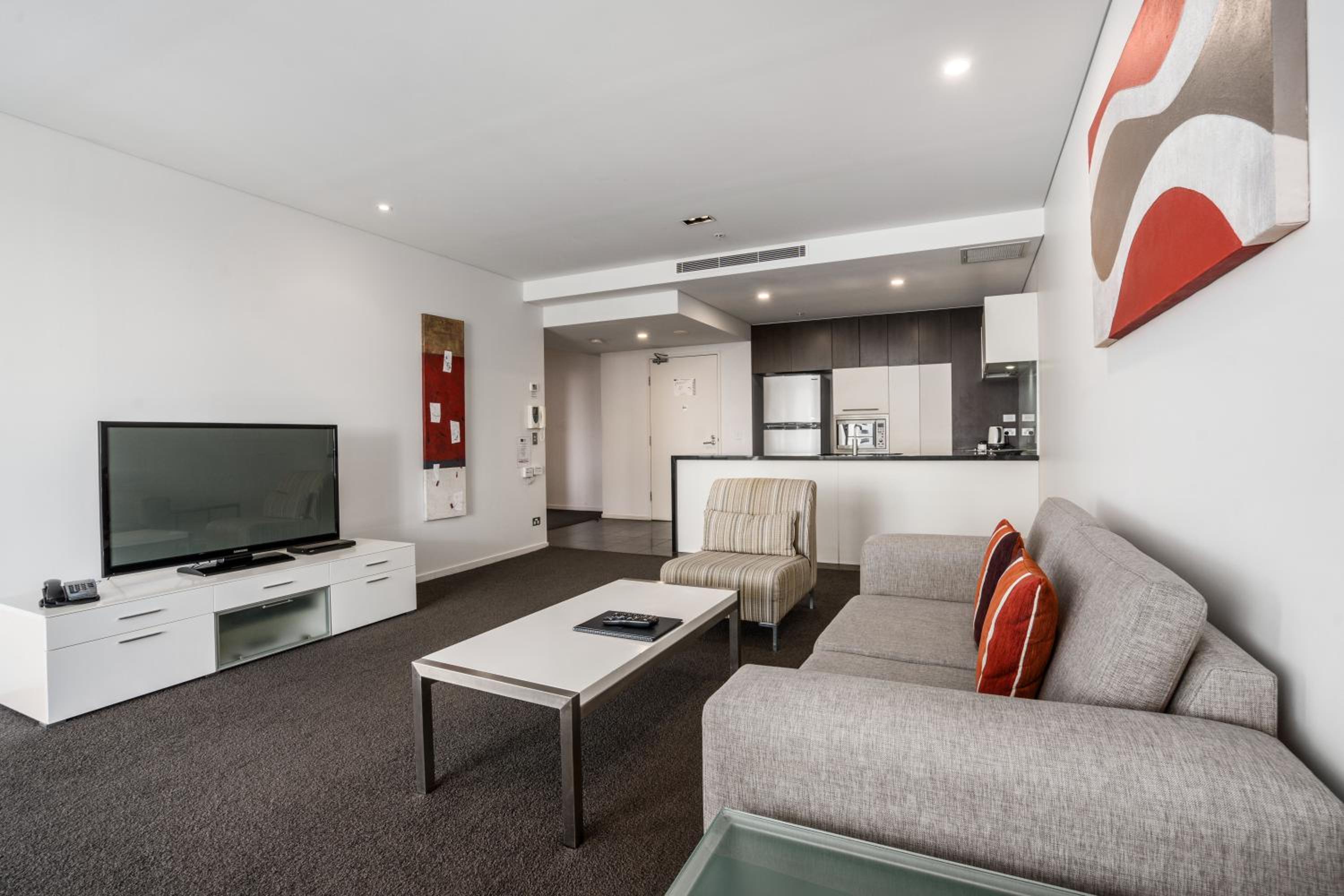 One-Bedroom Apartment - Photo 4