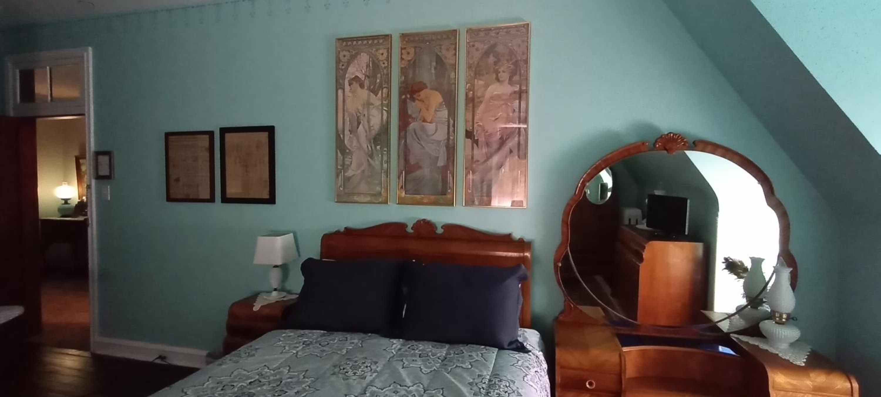 Deluxe Queen Room