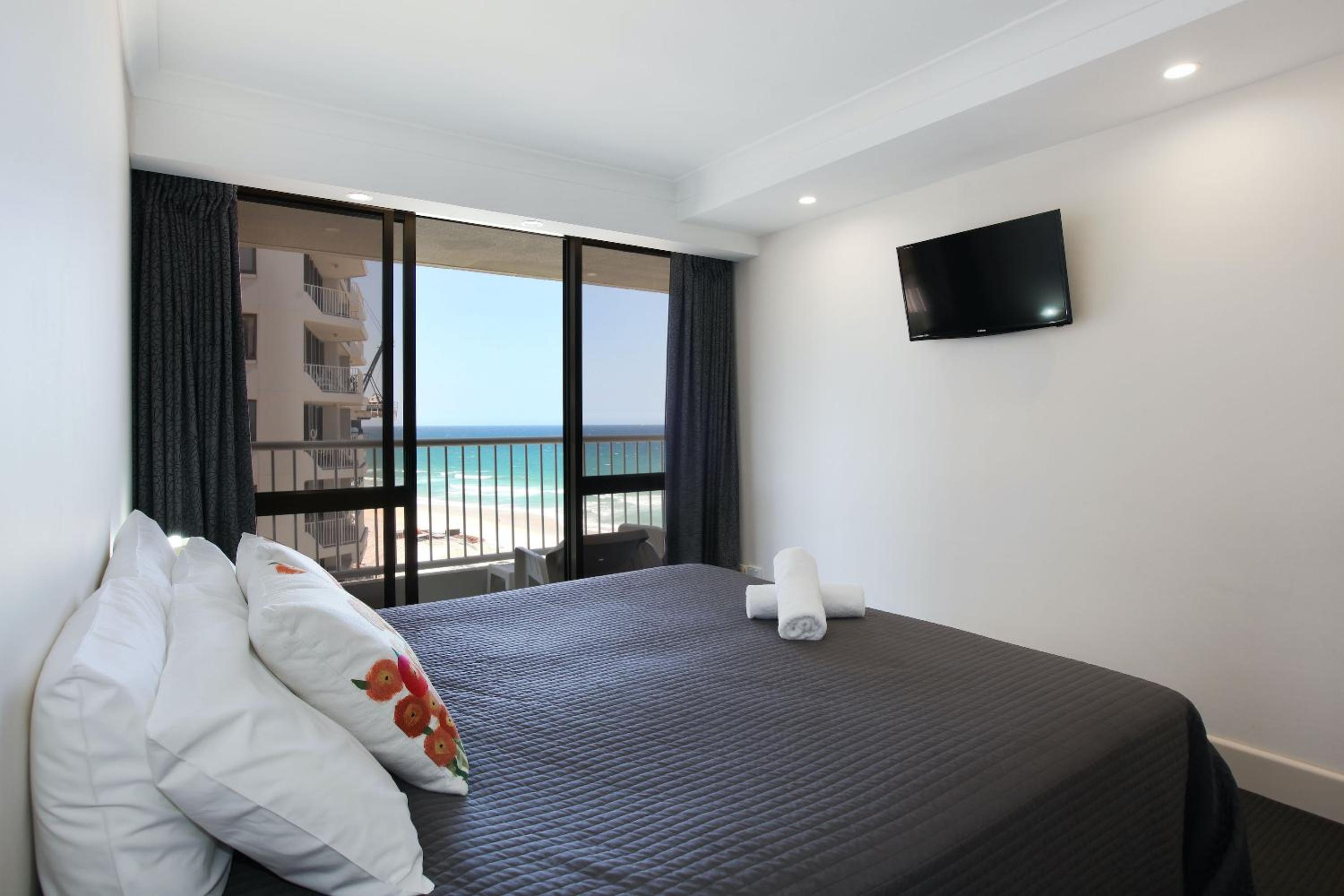 Two-Bedroom Apartment with Partial Ocean View thumbnail 5