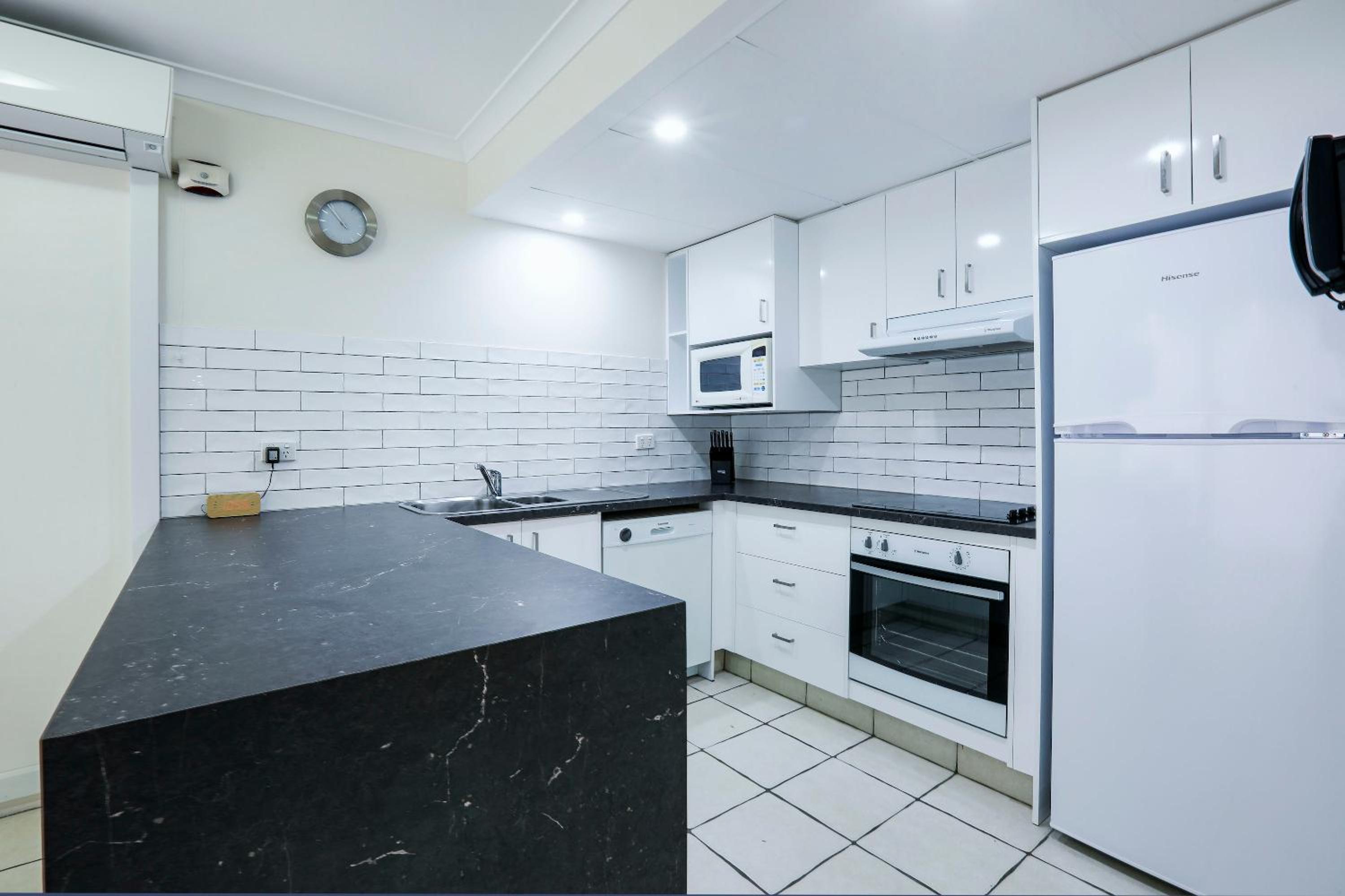 Superior One-Bedroom Apartment with Ocean View thumbnail 5