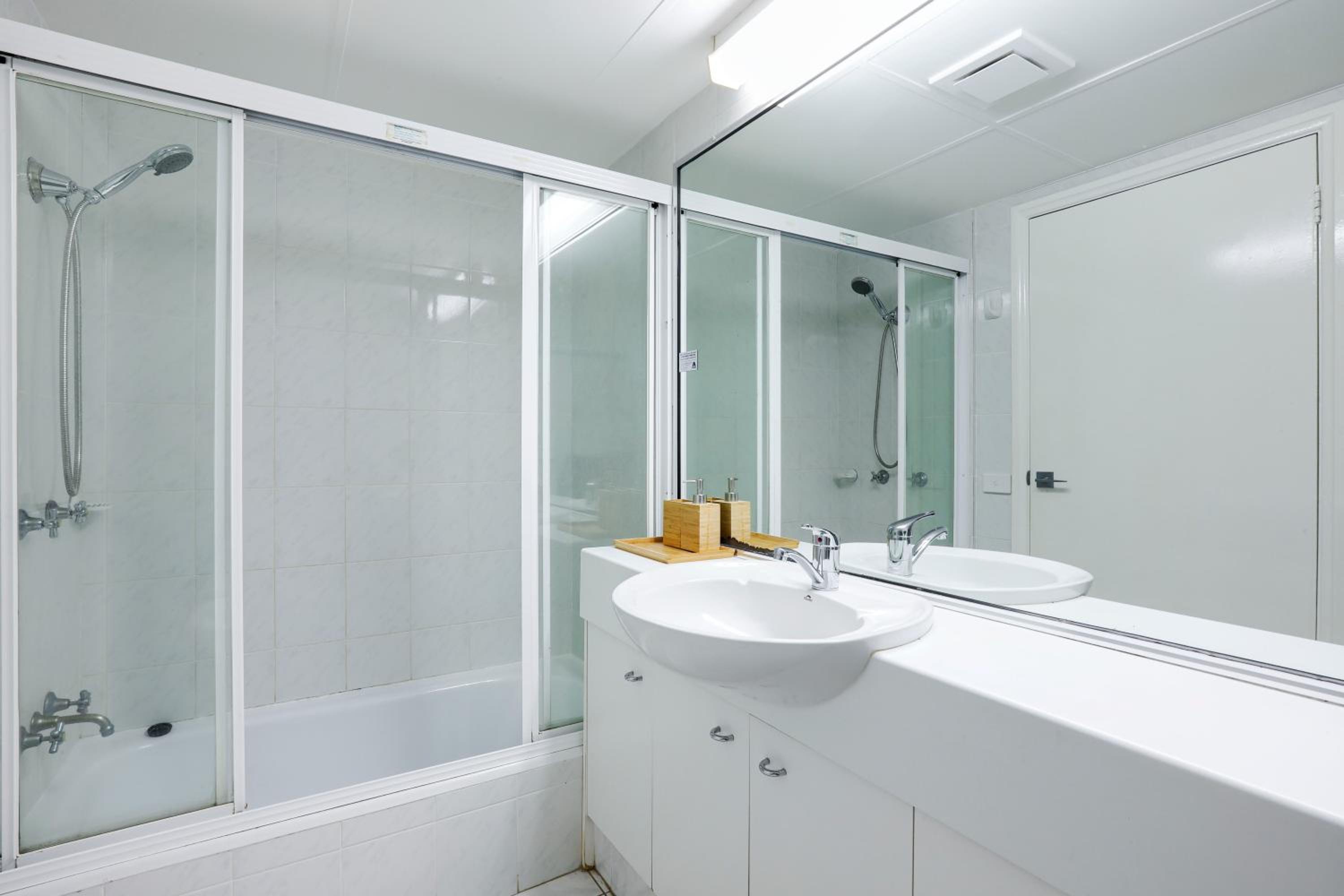 Superior Two-Bedroom Apartment with Ocean View thumbnail 6
