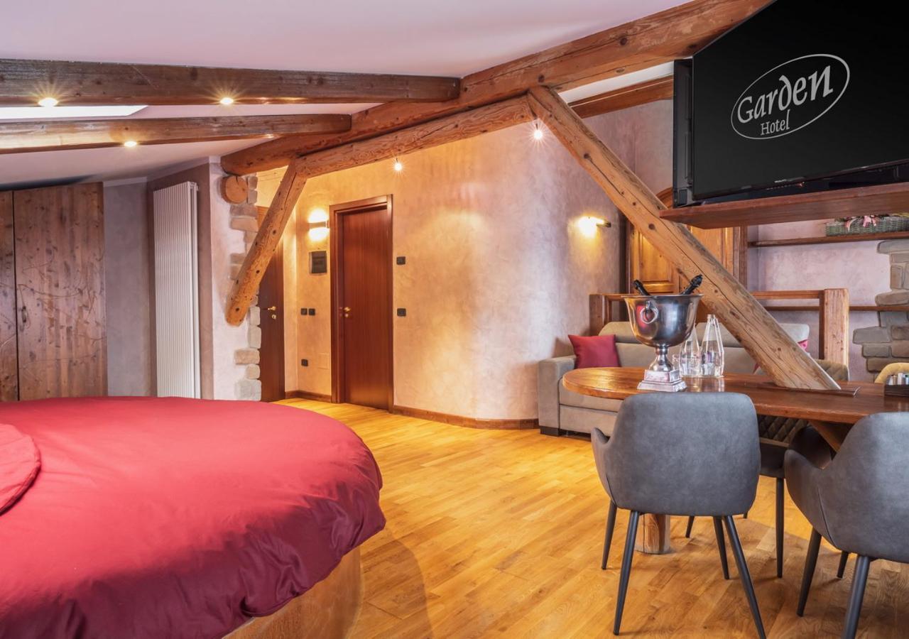 King Suite with Spa Bath - Photo 18