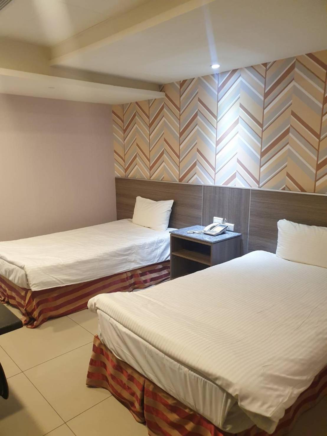 Economy Twin Room with No Window photo 2