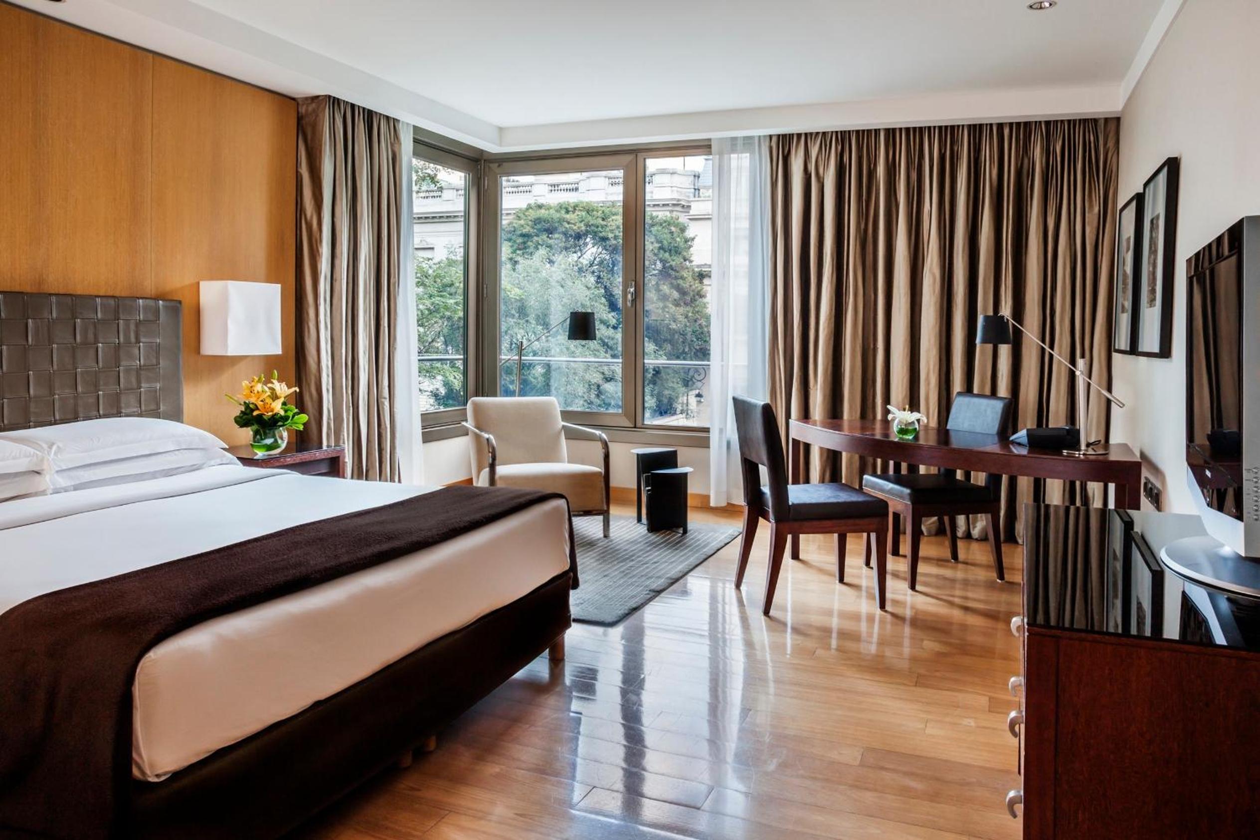 Deluxe King Room with Garden View thumbnail 6