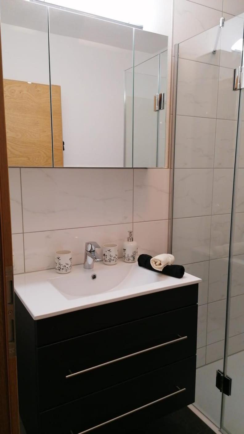 Two-Bedroom Apartment with Shower  photo 3