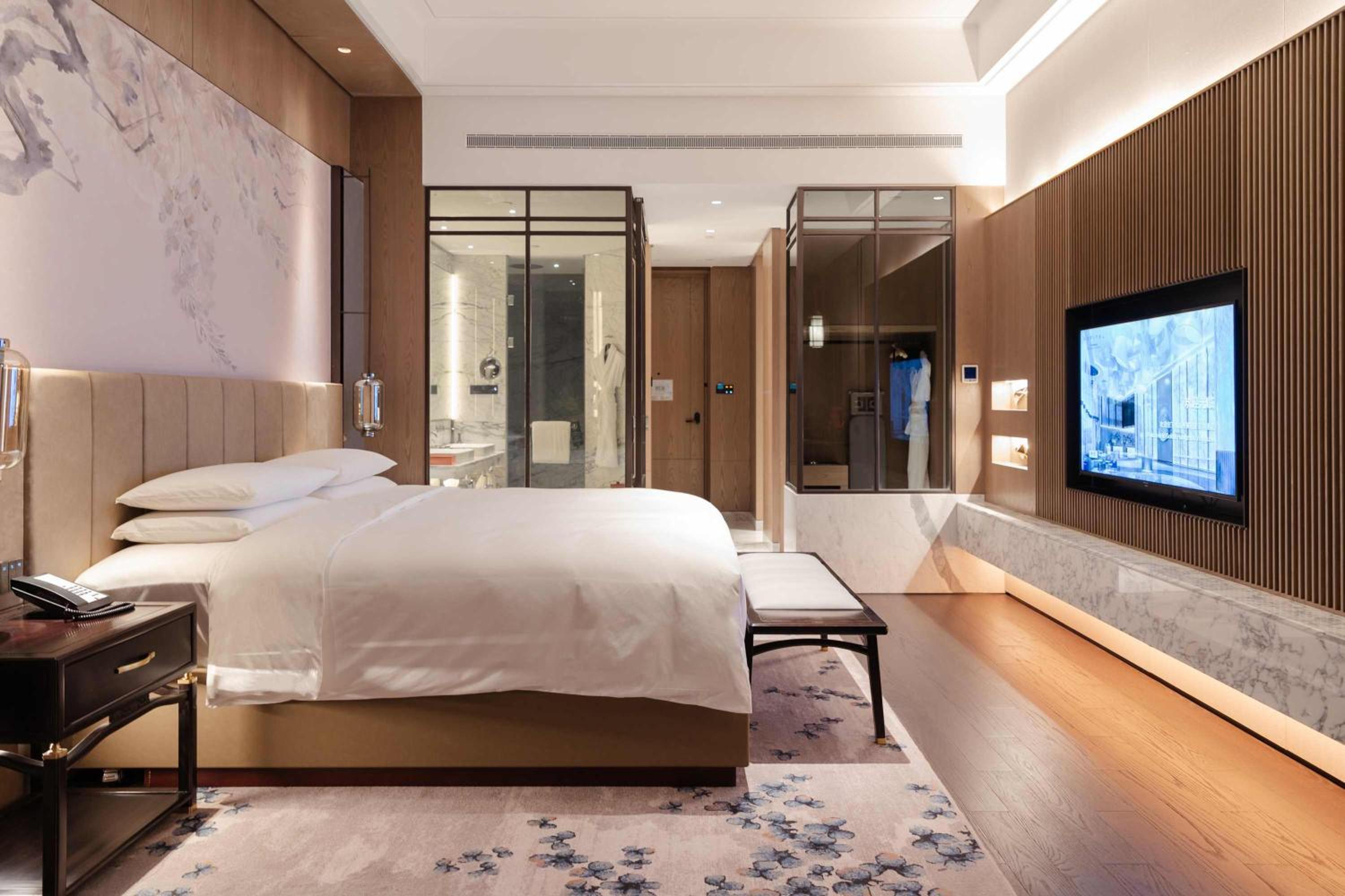 Luxury Club Room - Photo 2