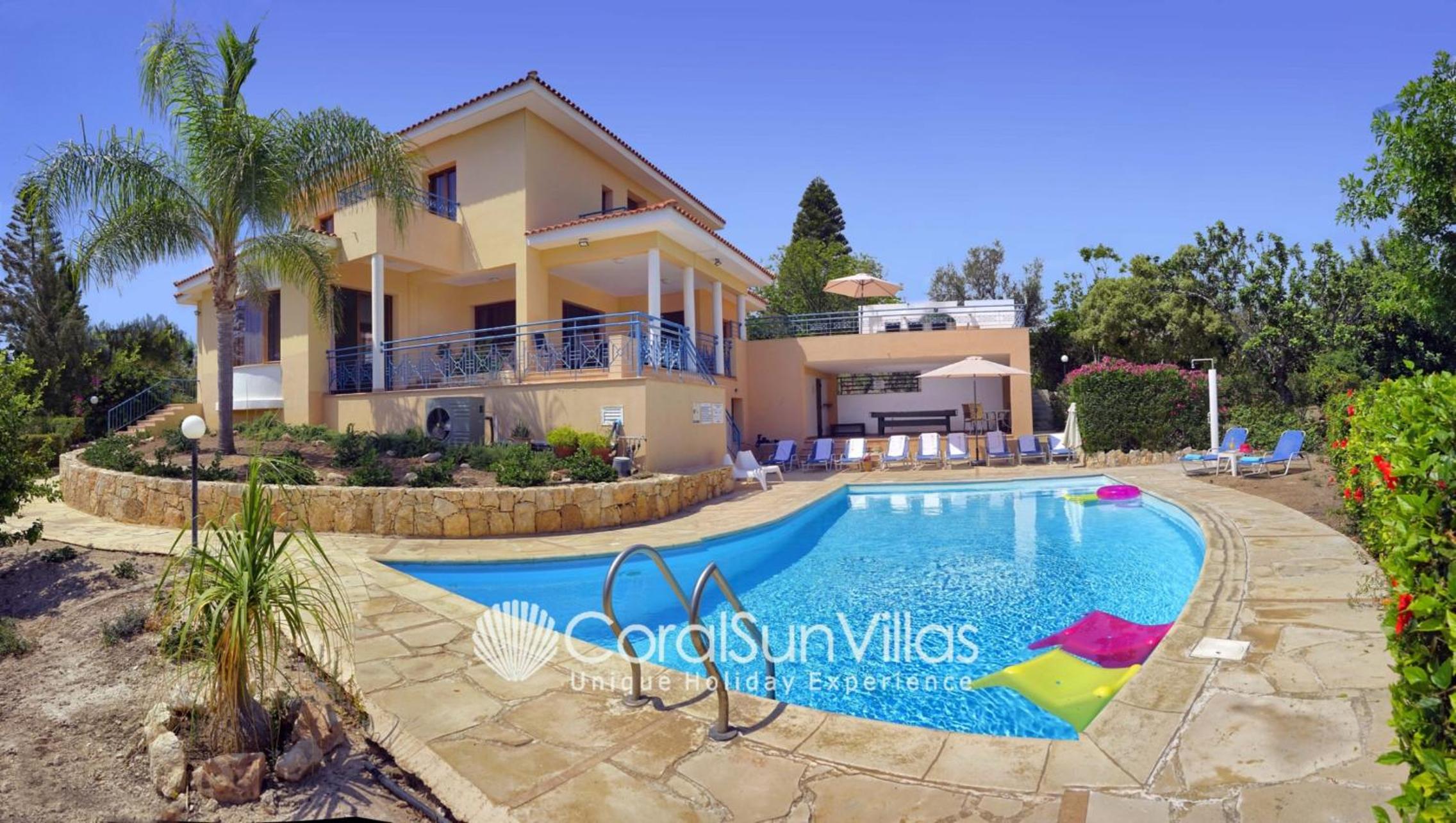 Villa photo 3