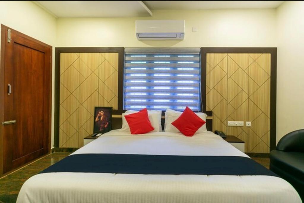 Deluxe Double Room (2 Adults + 1 Child)