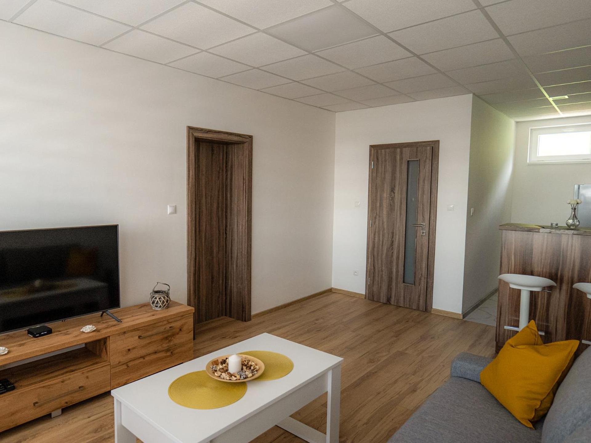 Apartment with Lake View - Photo 8