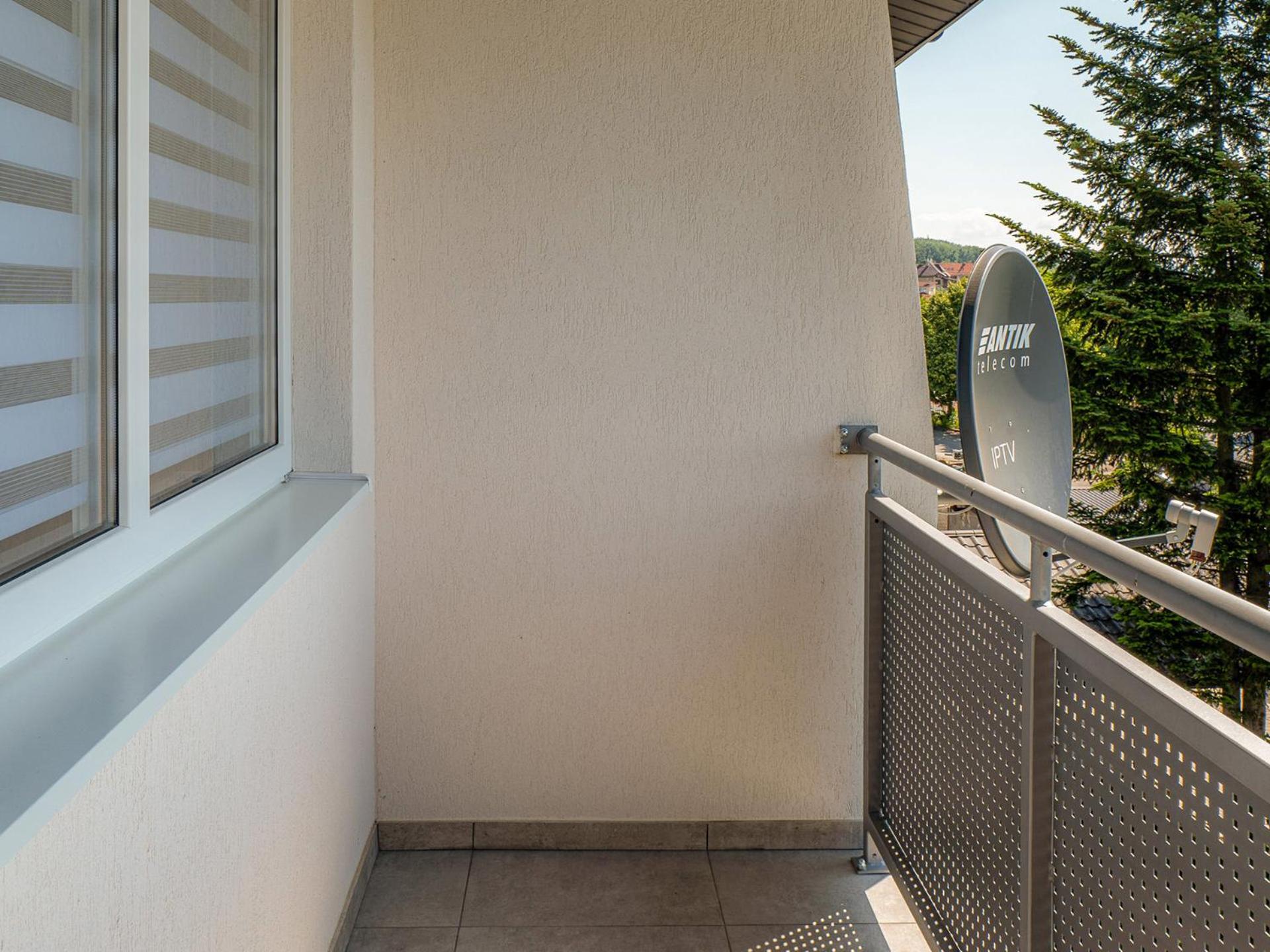 Apartment with Lake View - Photo 4