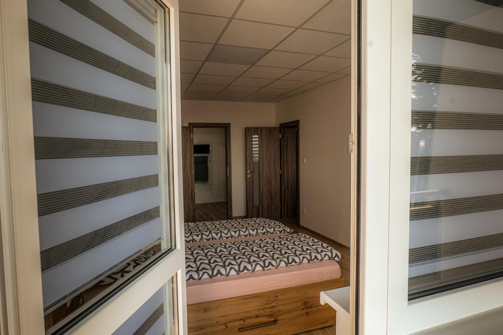 Apartment with Lake View - Photo 7