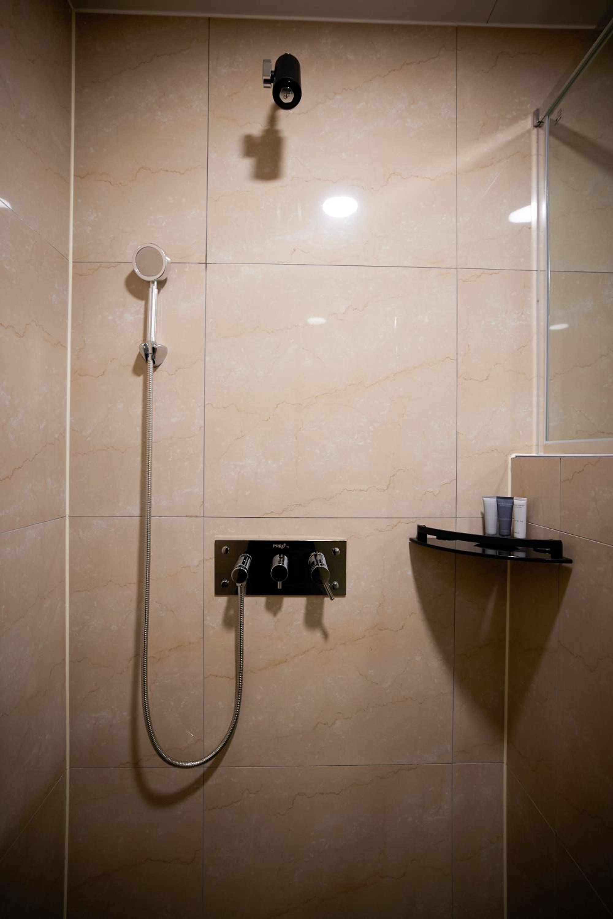 Suite - Photo 2