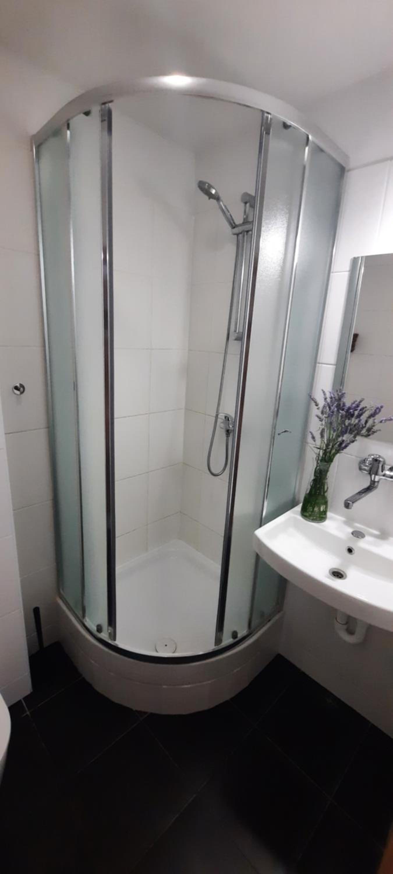 Quadruple Room with Bathroom - Photo 4