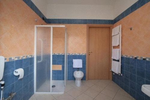 Two-Bedroom Apartment (6 Adults) - Photo 7