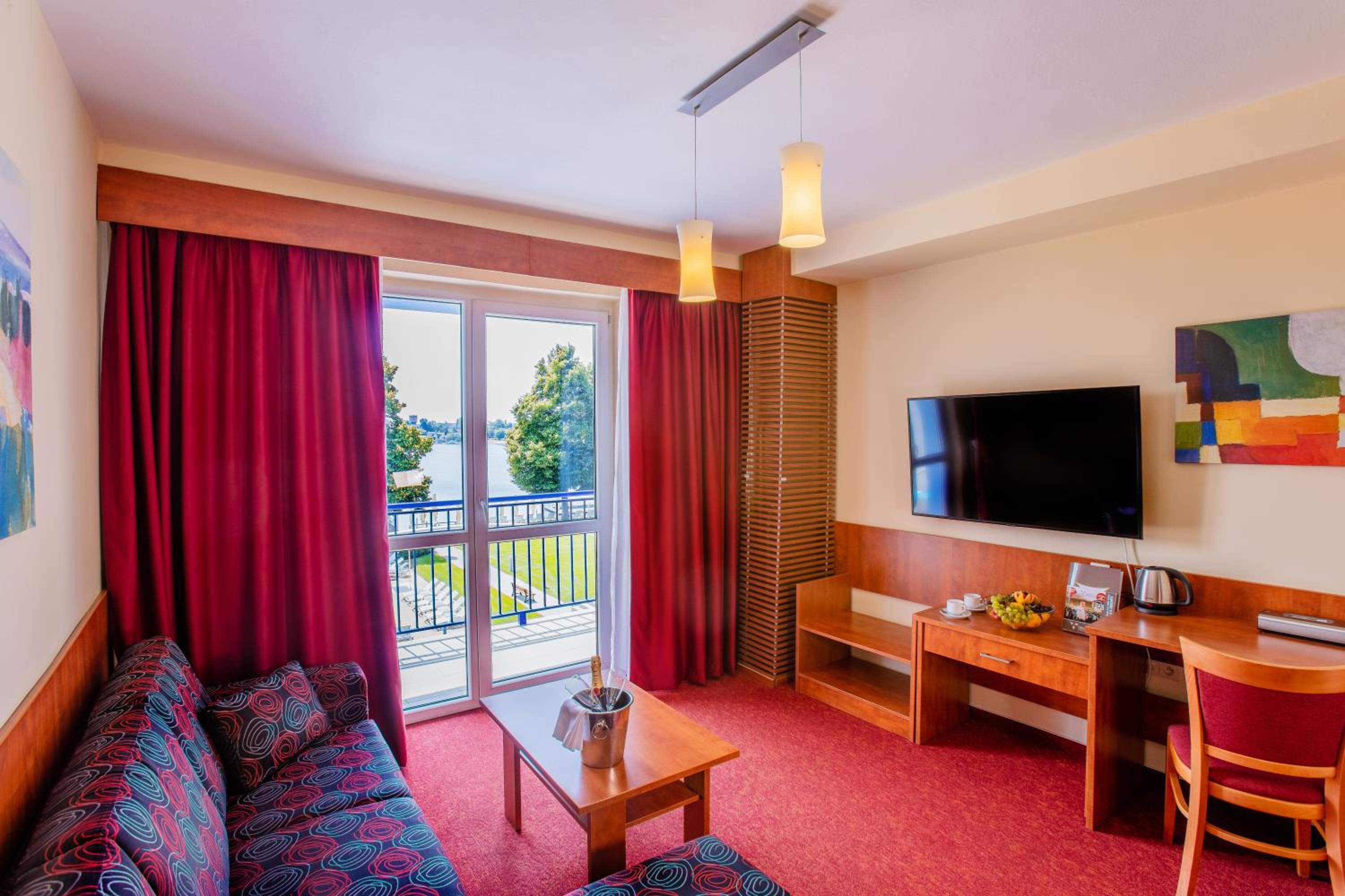 Apartment with Balcony and Aquapark access photo 2