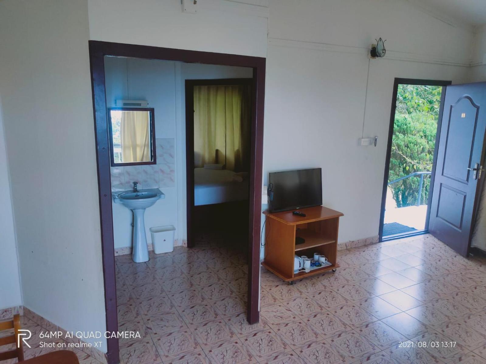Standard 2-Bedroom Family Cottage - Photo 13