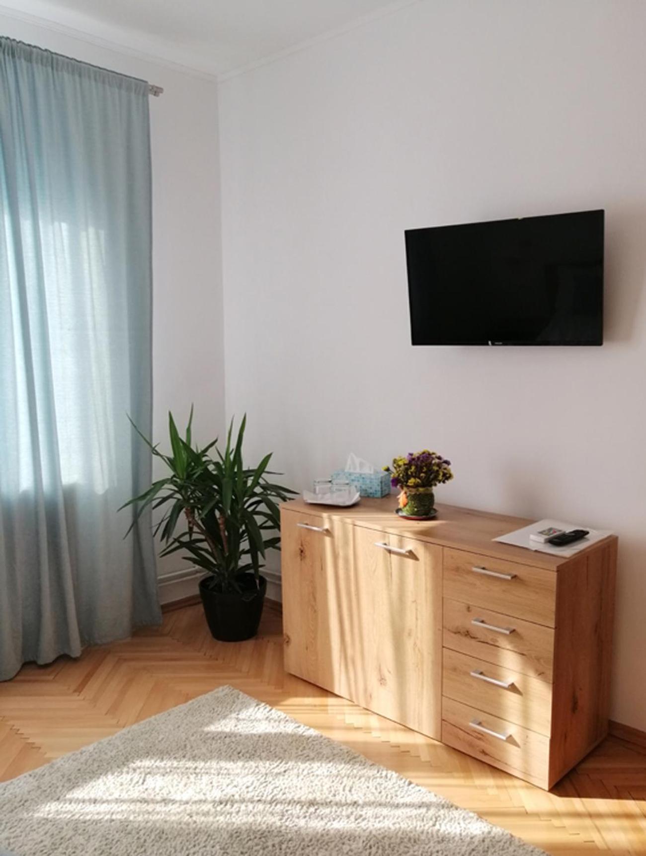 Double Room - Photo 11