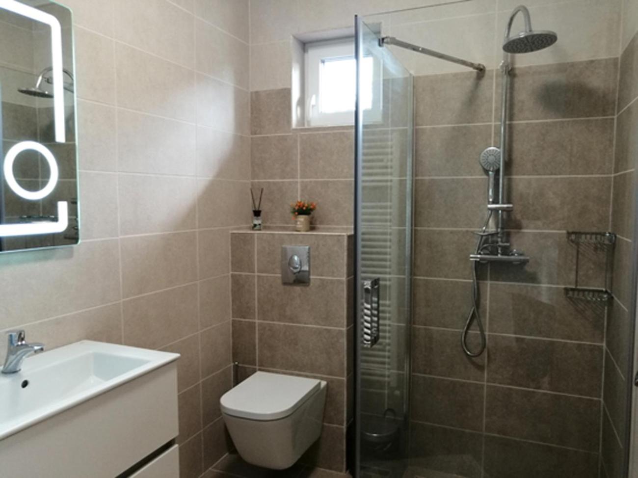 Double Room - Photo 7