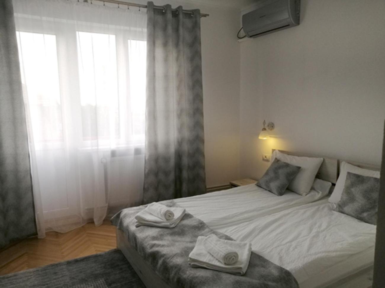 Double Room with Balcony - Photo 1
