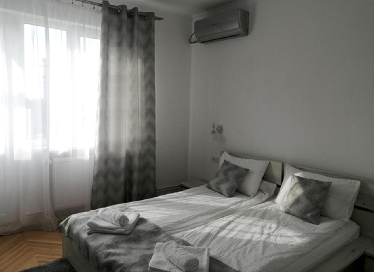 Double Room with Balcony - Photo 6