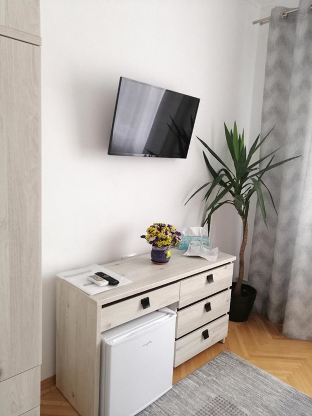 Double Room with Balcony - Photo 3