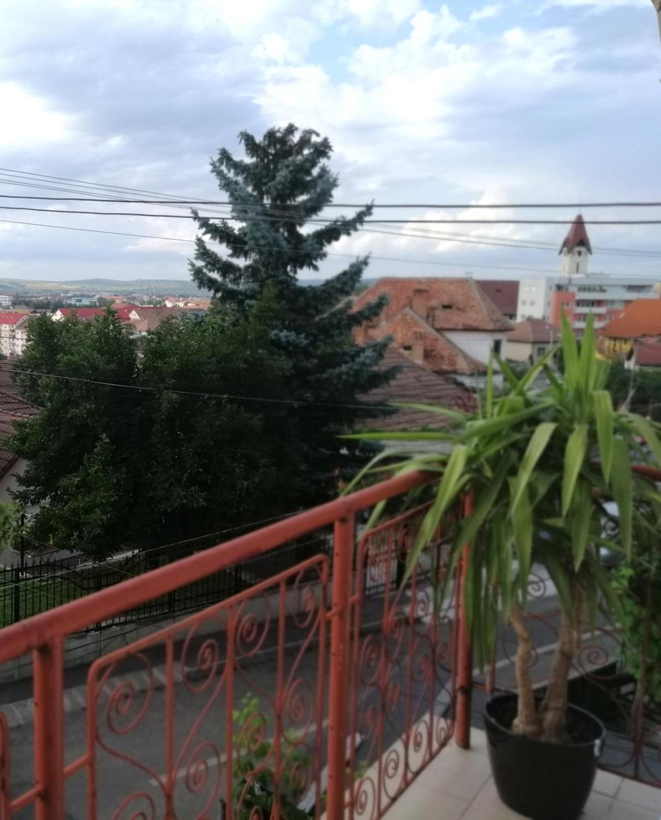 Double Room with Balcony - Photo 4
