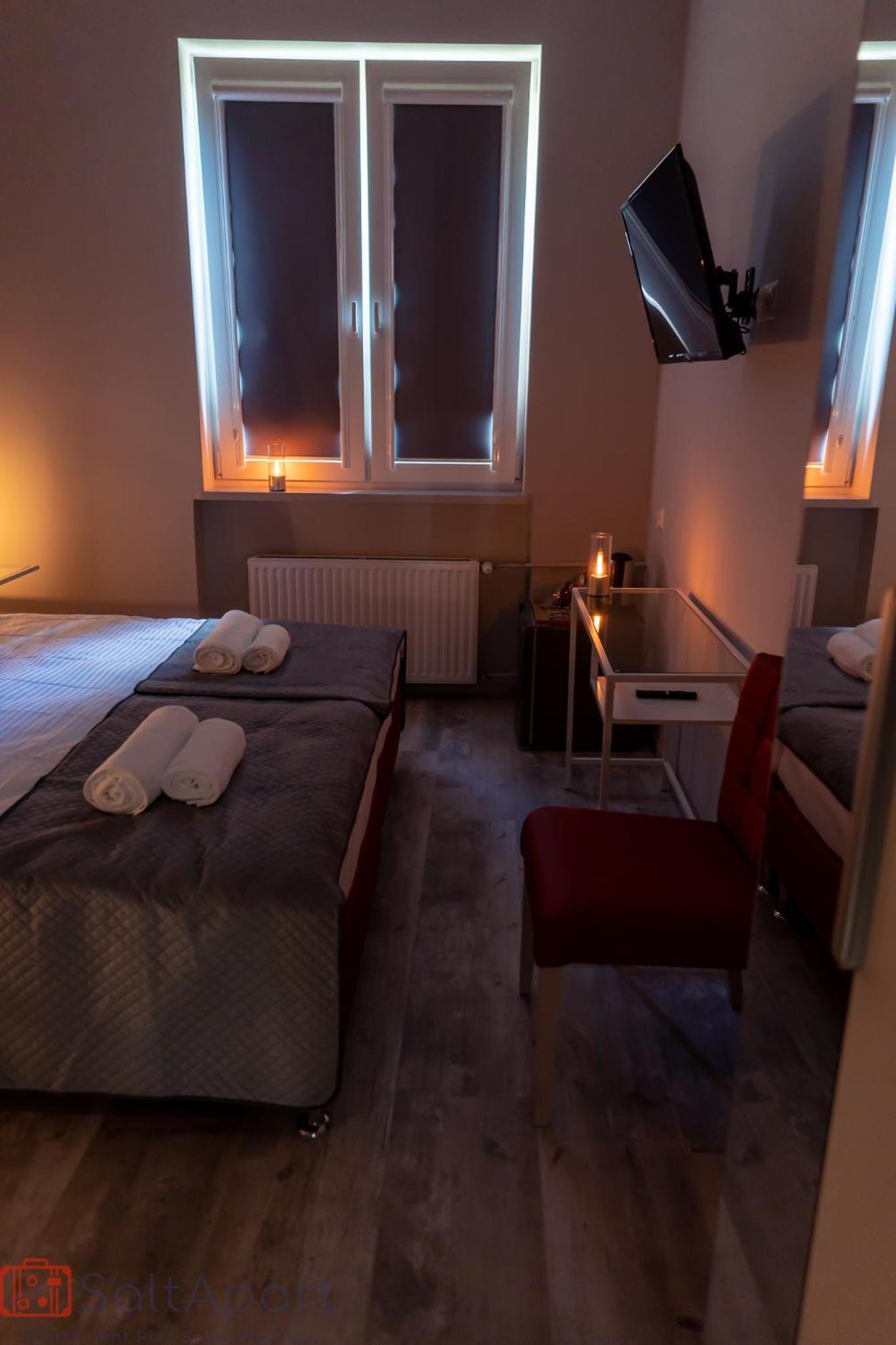Double Room with Private Bathroom - Photo 36