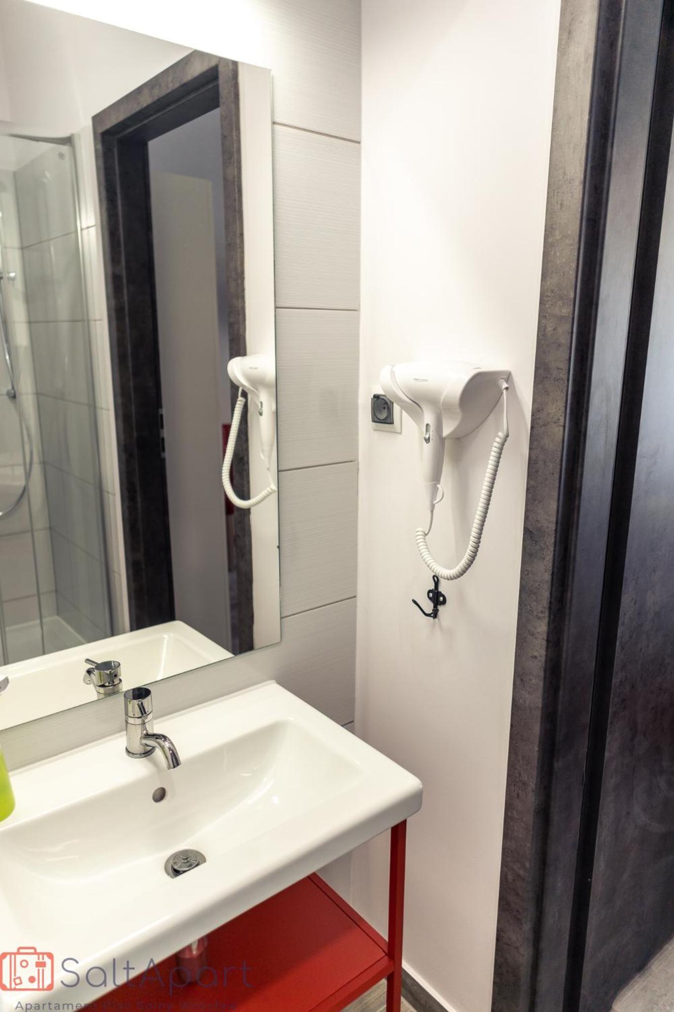 Double Room with Private Bathroom - Photo 8