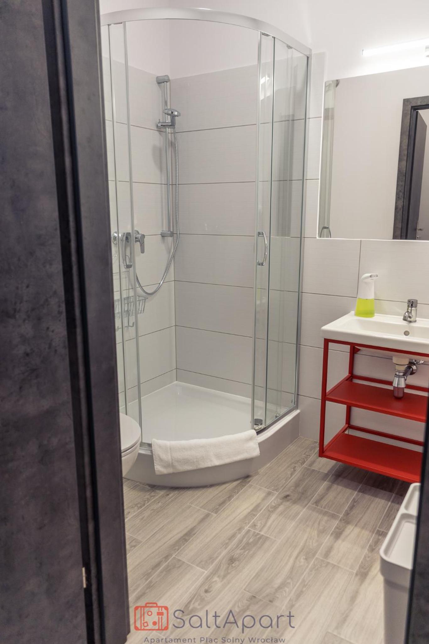 Double Room with Private Bathroom - Photo 12