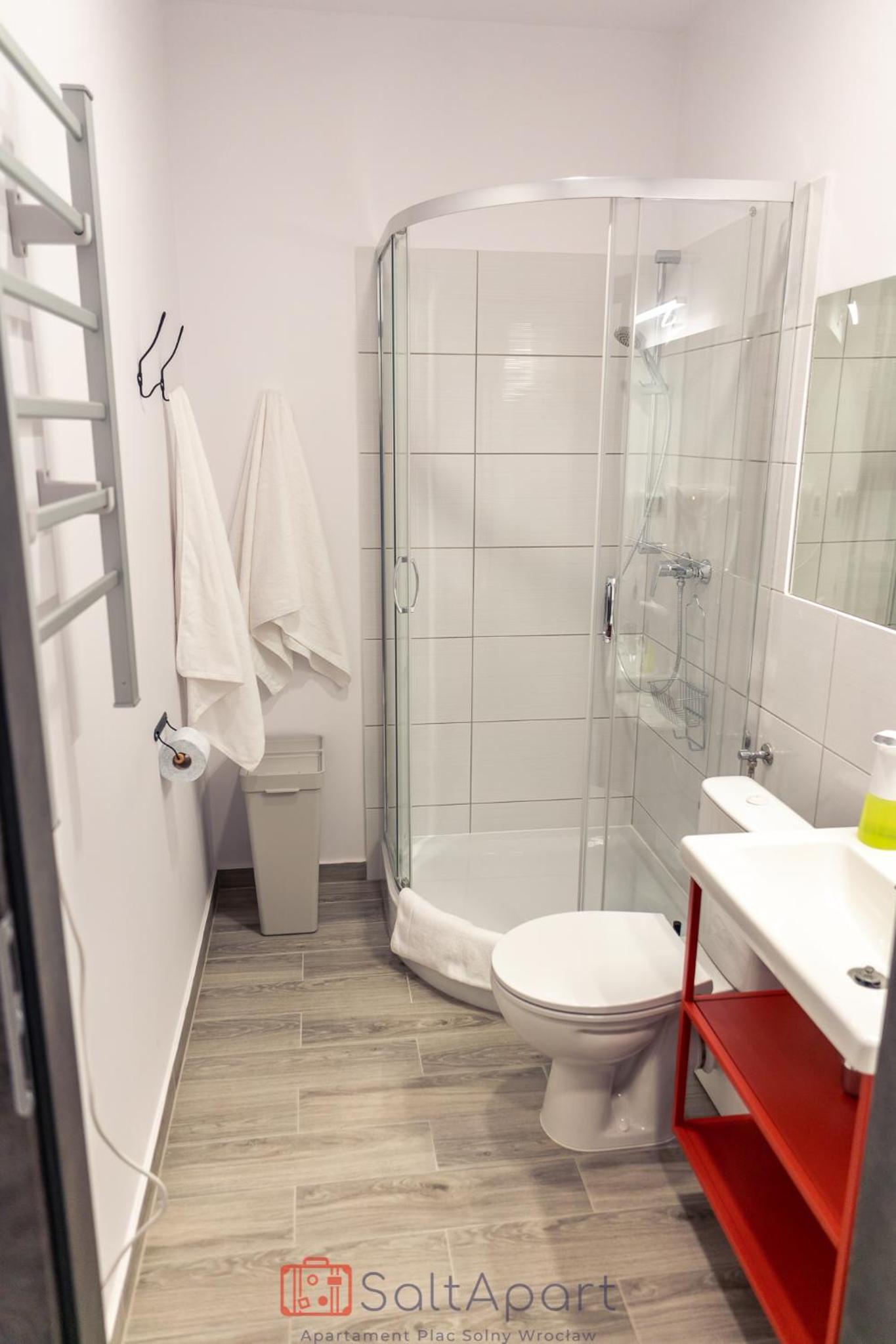 Double Room with Private Bathroom - Photo 18