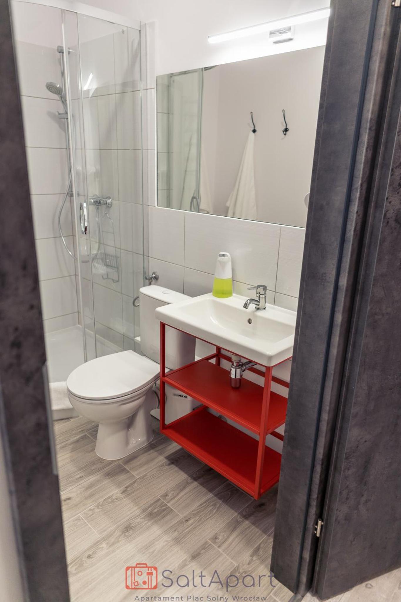 Double Room with Private Bathroom - Photo 21