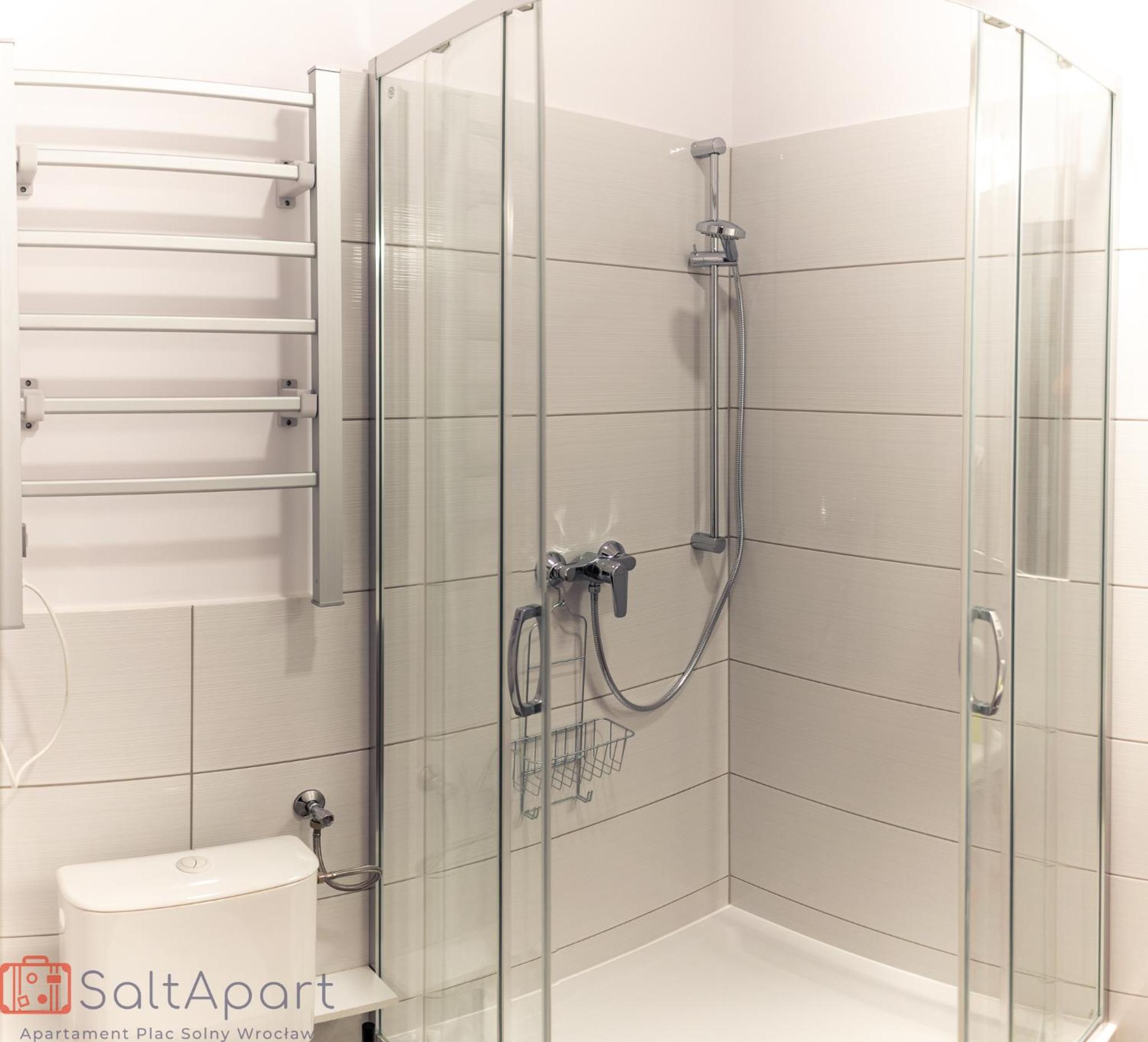 Double Room with Private Bathroom - Photo 35