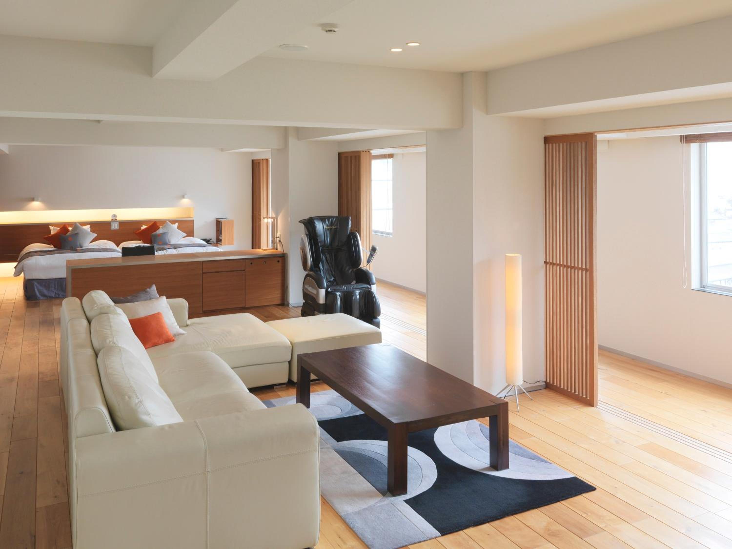 Luxury Suite - Non-Smoking - Adult Only photo 3