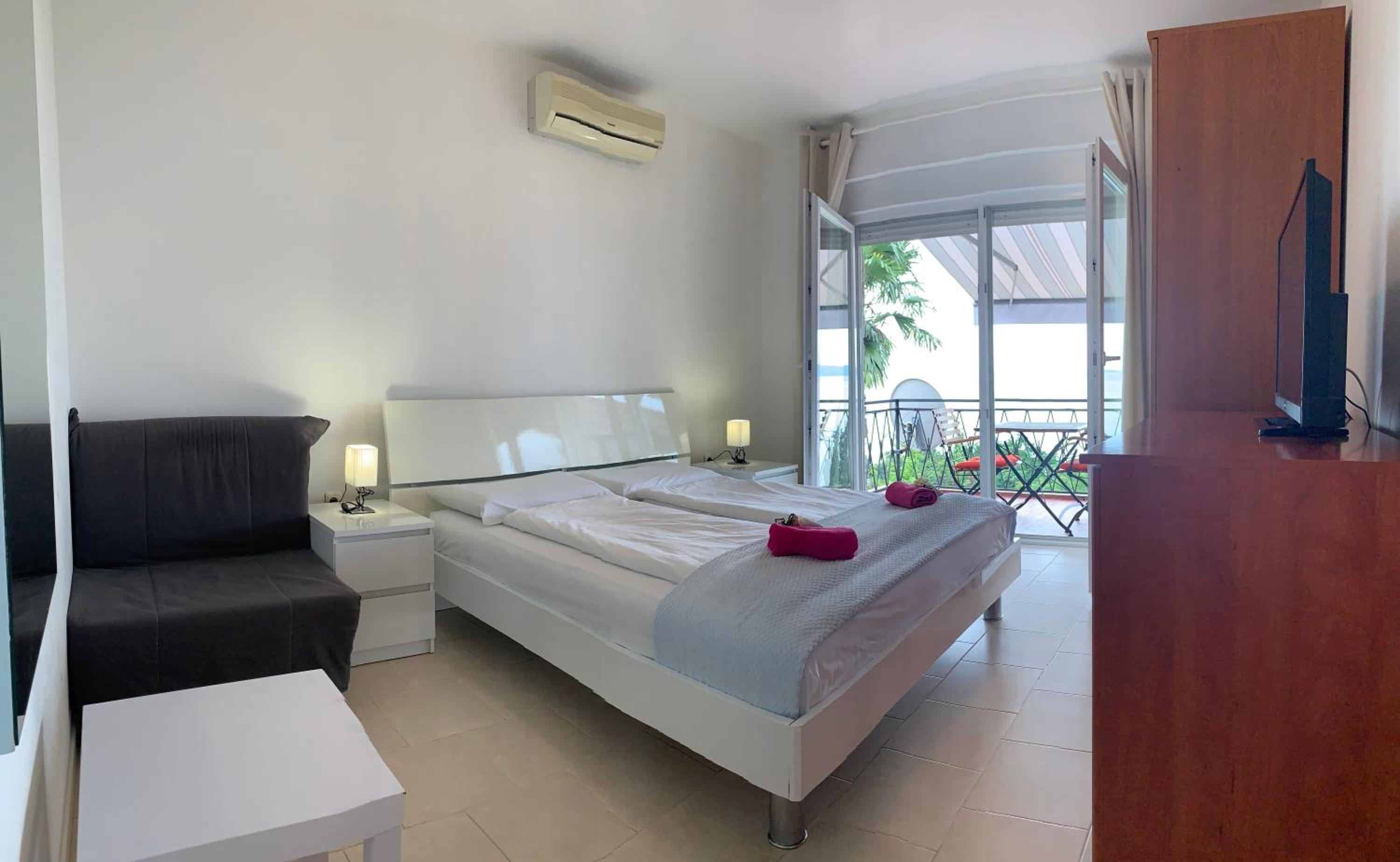 Apartment with Sea View - Photo 15
