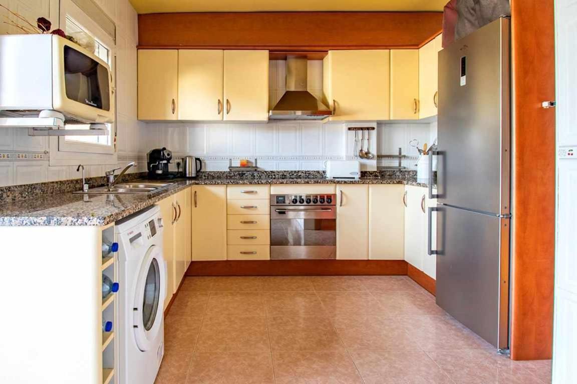 Four-Bedroom House photo 2