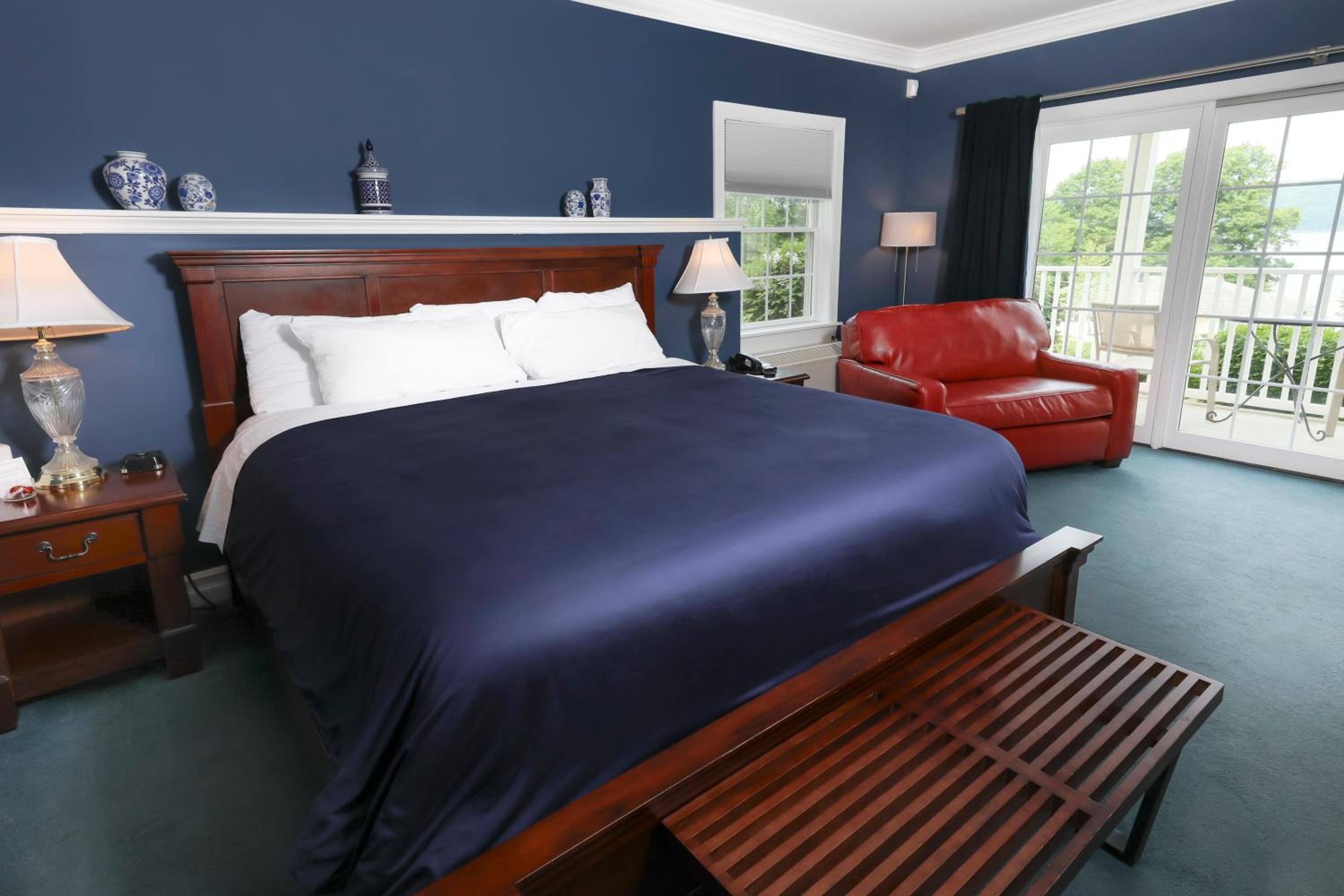 Lakeview King room photo 1