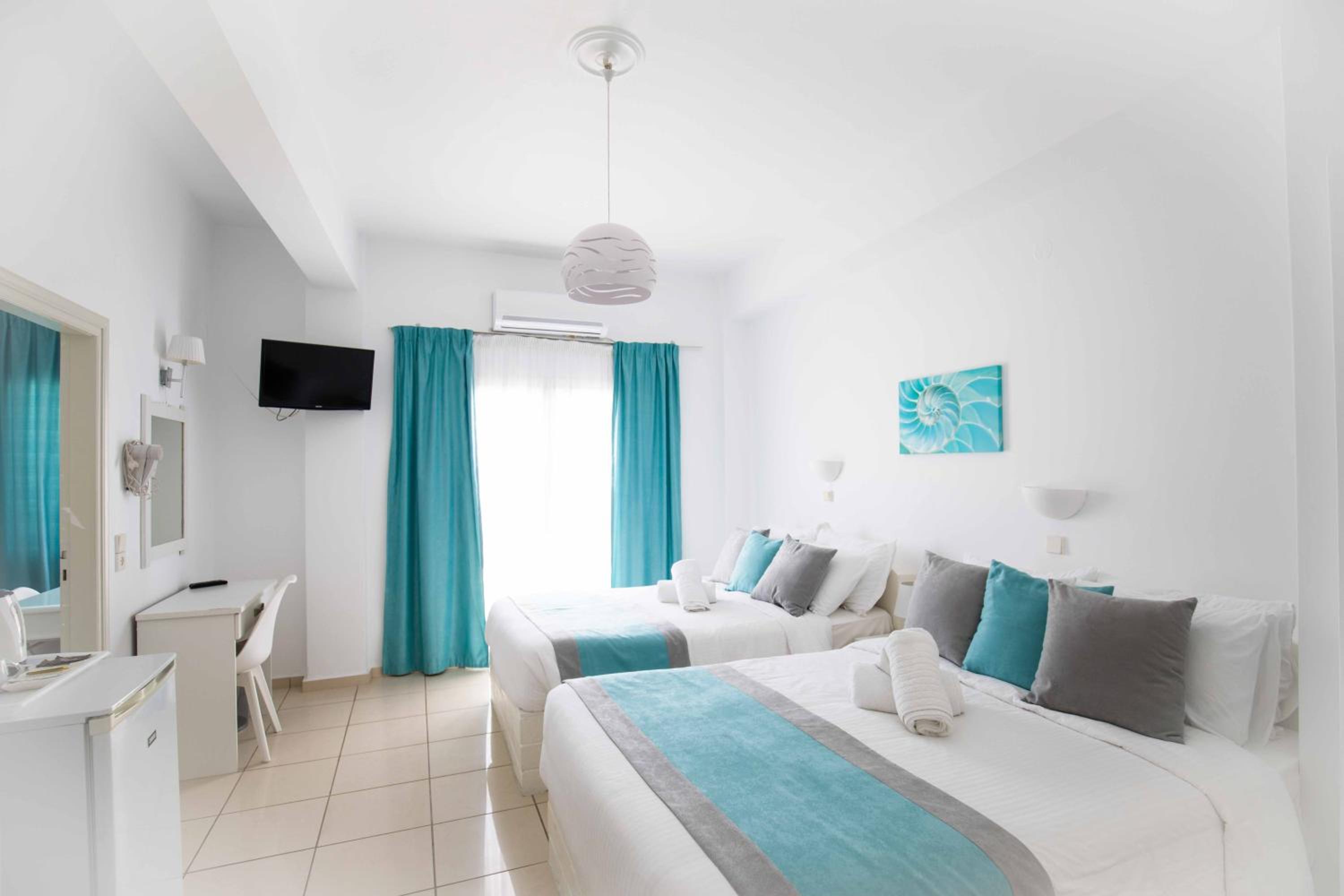 Family Room with Sea Side View - Photo 6